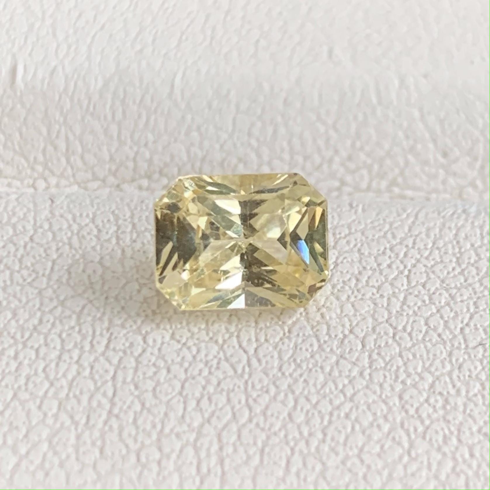 Natural Yellow Sapphire 1.55ct - (H) - Baza Boutique