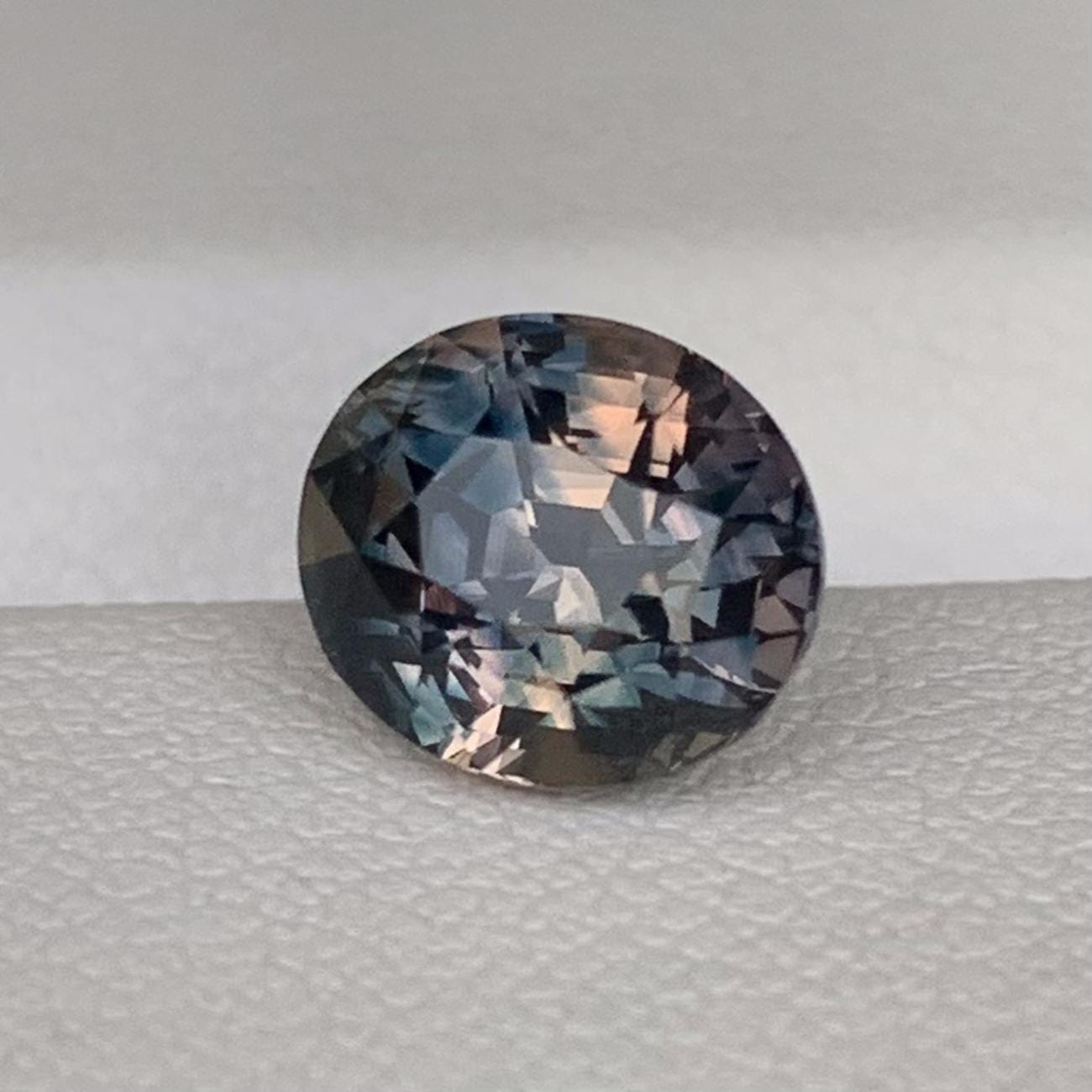 Rare Multi-color Sapphire 2.55ct - (UH) - Baza Boutique