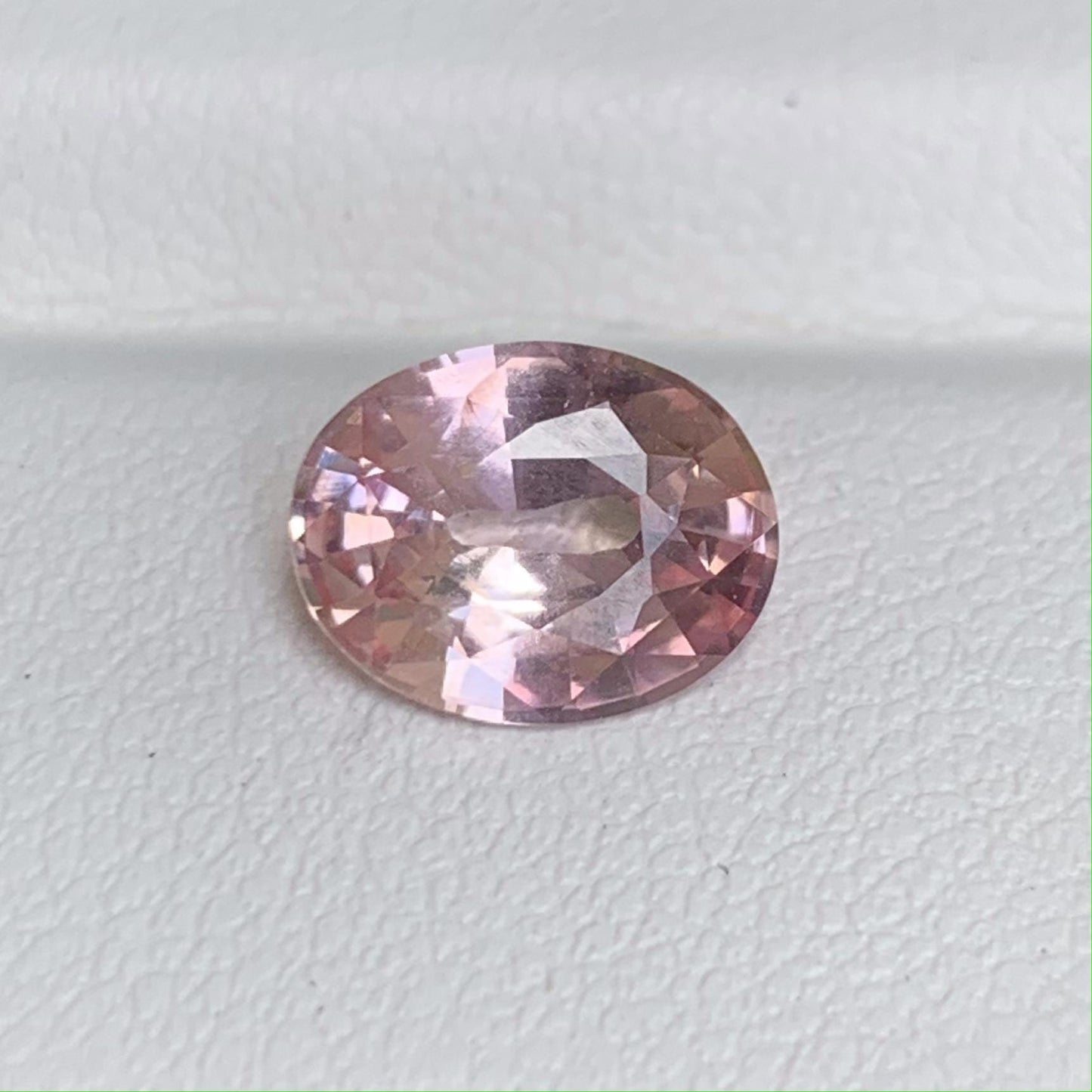 Natural Padparadscha Sapphire 1.77ct - (H) - Baza Boutique