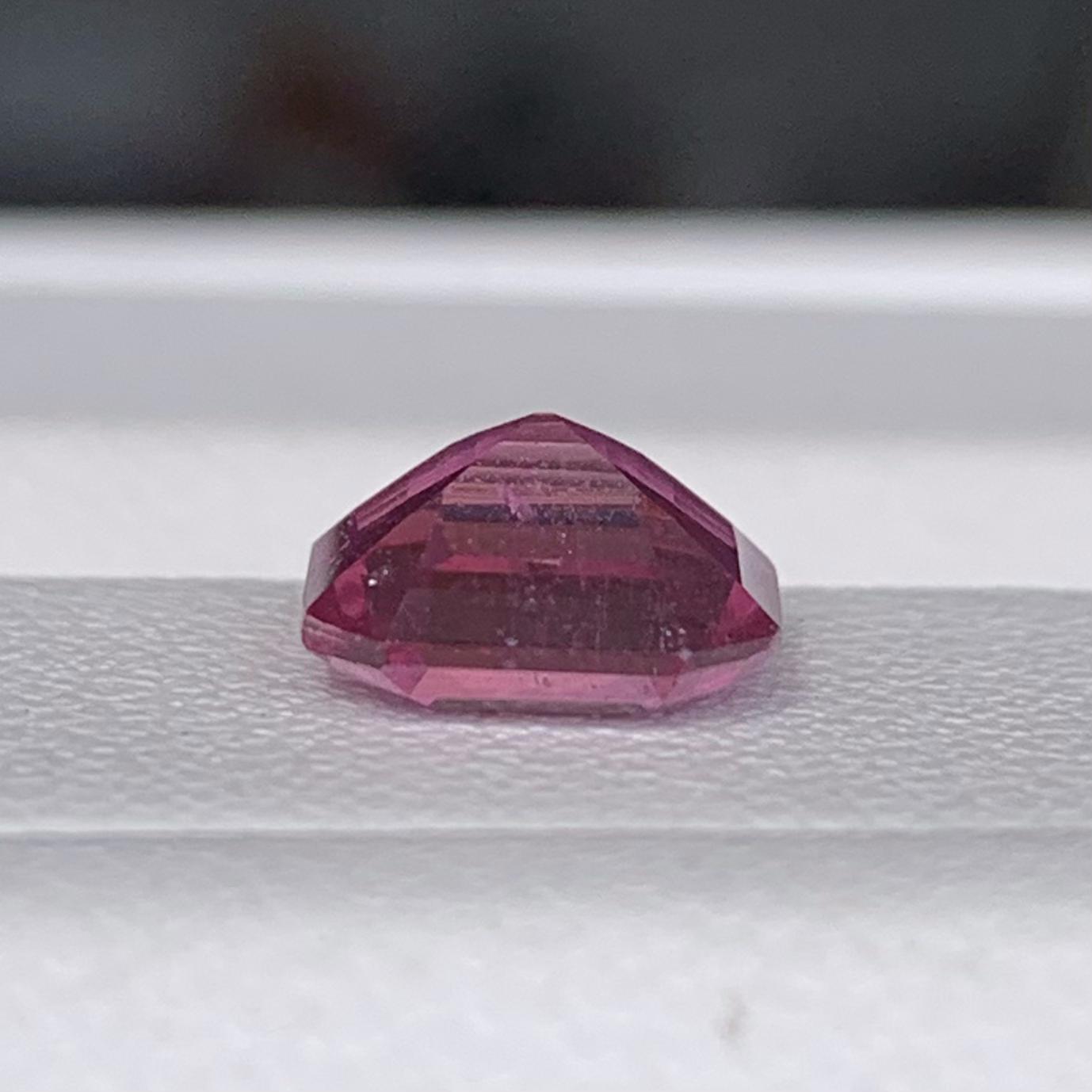 Natural Padparadscha Sapphire 2.25ct - (H) - Baza Boutique