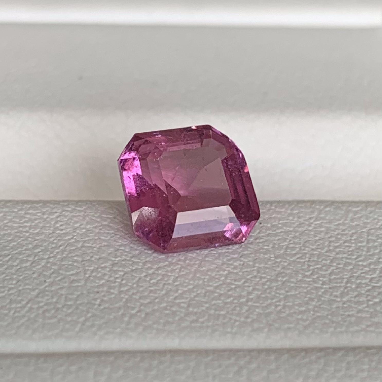 Natural Padparadscha Sapphire 2.25ct - (H) - Baza Boutique