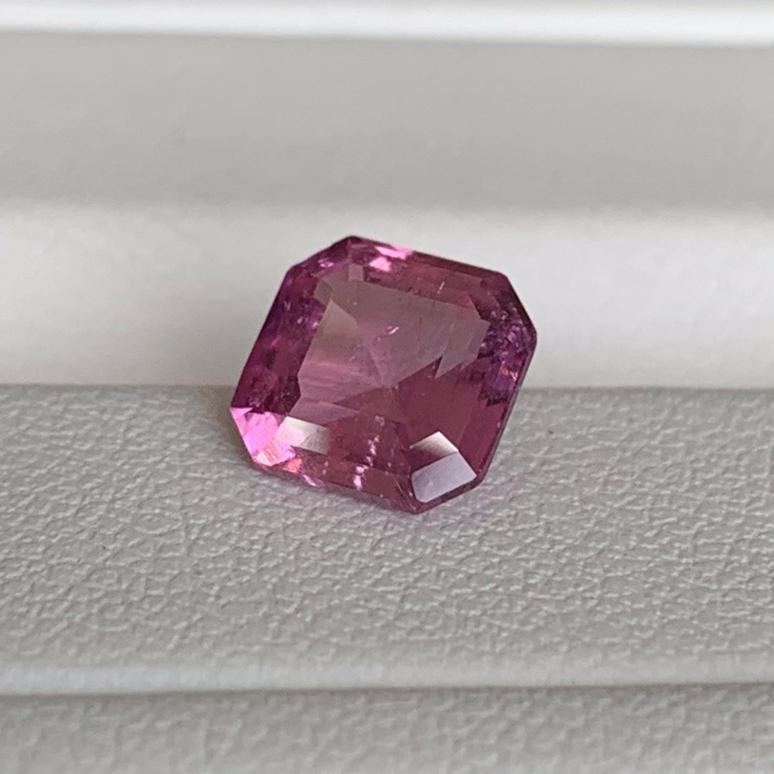 Natural Padparadscha Sapphire 2.25ct - (H) - Baza Boutique