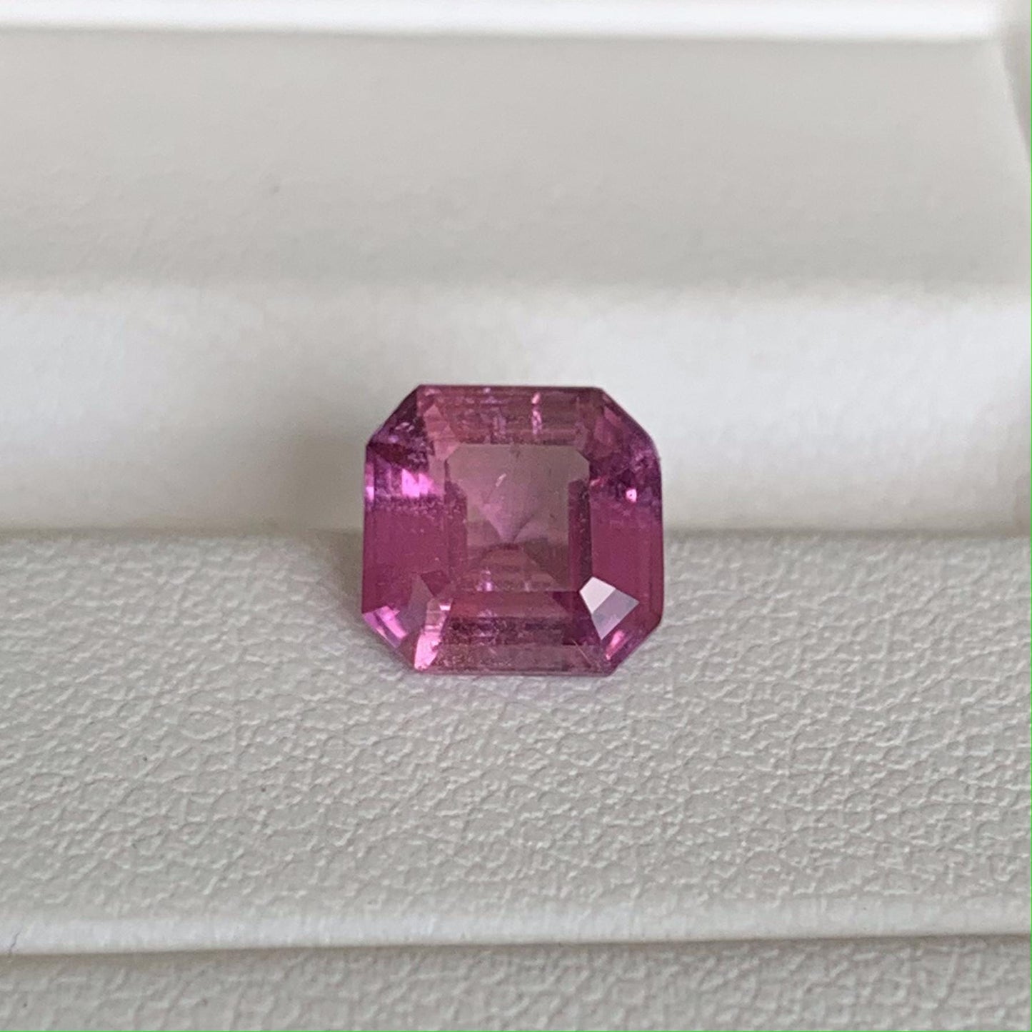Natural Padparadscha Sapphire 2.25ct - (H) - Baza Boutique