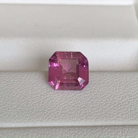 Natural Padparadscha Sapphire 2.25ct - (H) - Baza Boutique