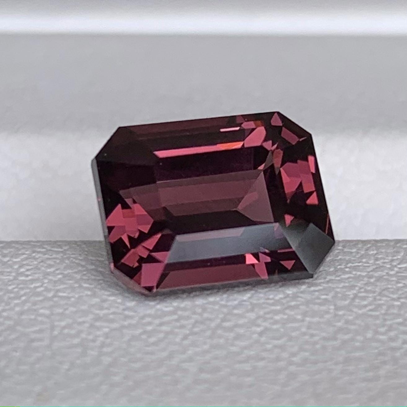 Natural Mahenge Grape Spinel 3.01ct - (H) - Baza Boutique