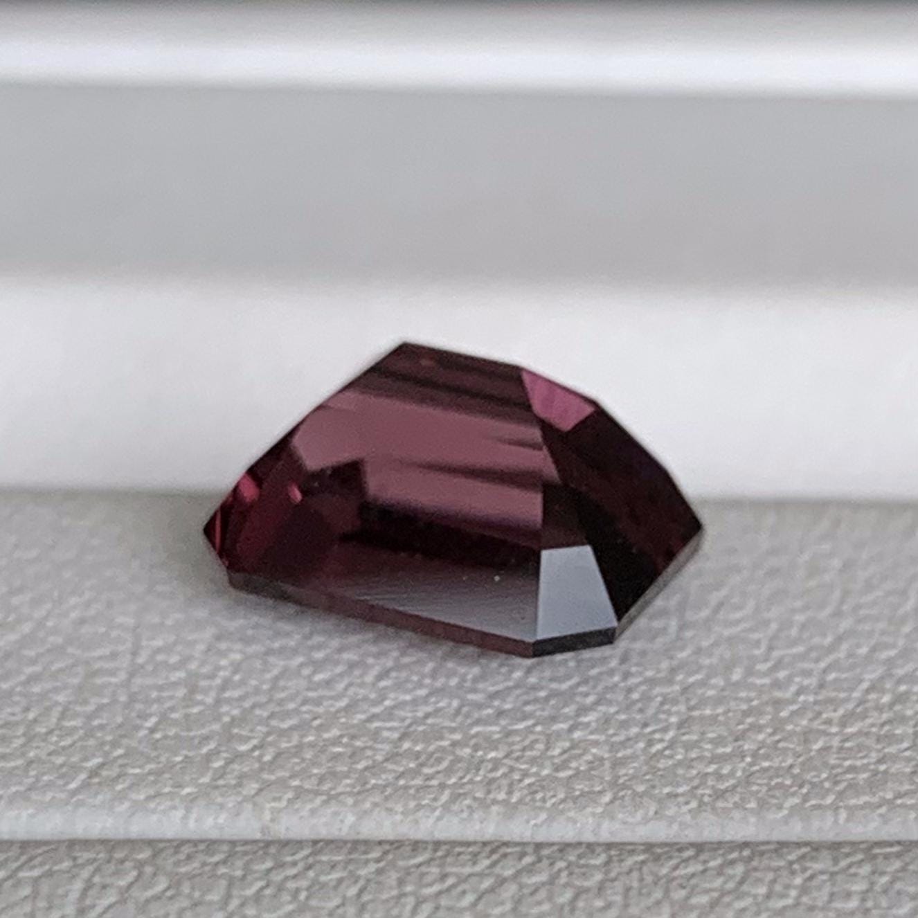 Natural Mahenge Grape Spinel 3.01ct - (H) - Baza Boutique