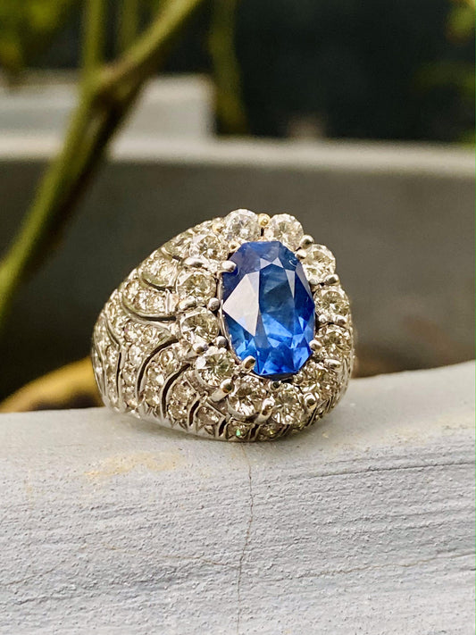 Cornflower Blue Sapphire 4.28ct Ring with Natural Diamonds in White Gold