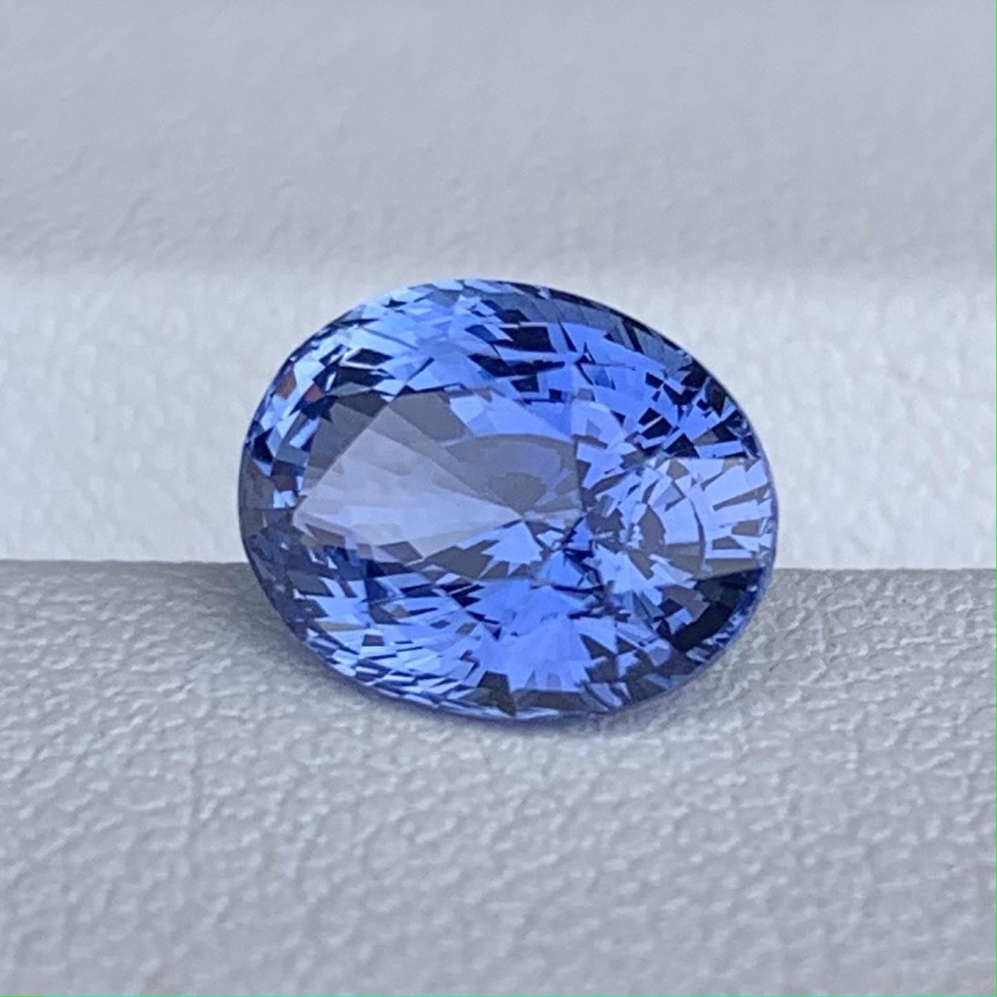 Natural Oval Cut Cornflower Blue Sapphire 3.10ct - (UH)