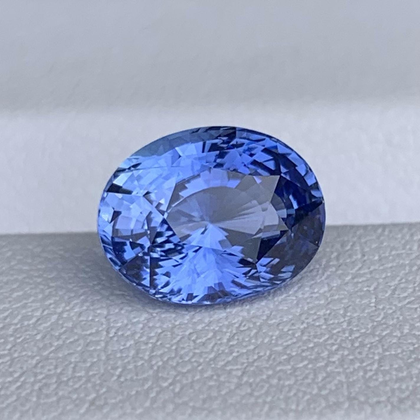 Natural Oval Cut Cornflower Blue Sapphire 3.10ct - (UH)