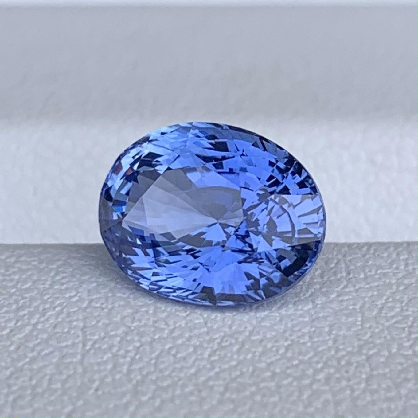 Natural Oval Cut Cornflower Blue Sapphire 3.10ct - (UH)