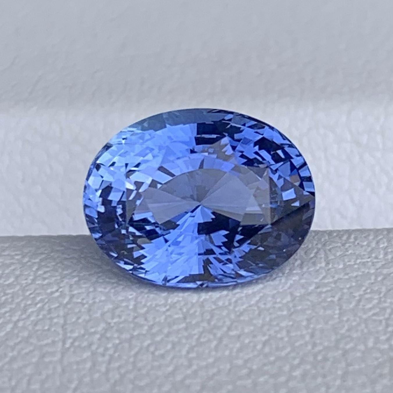 Natural Oval Cut Cornflower Blue Sapphire 3.10ct - (UH)