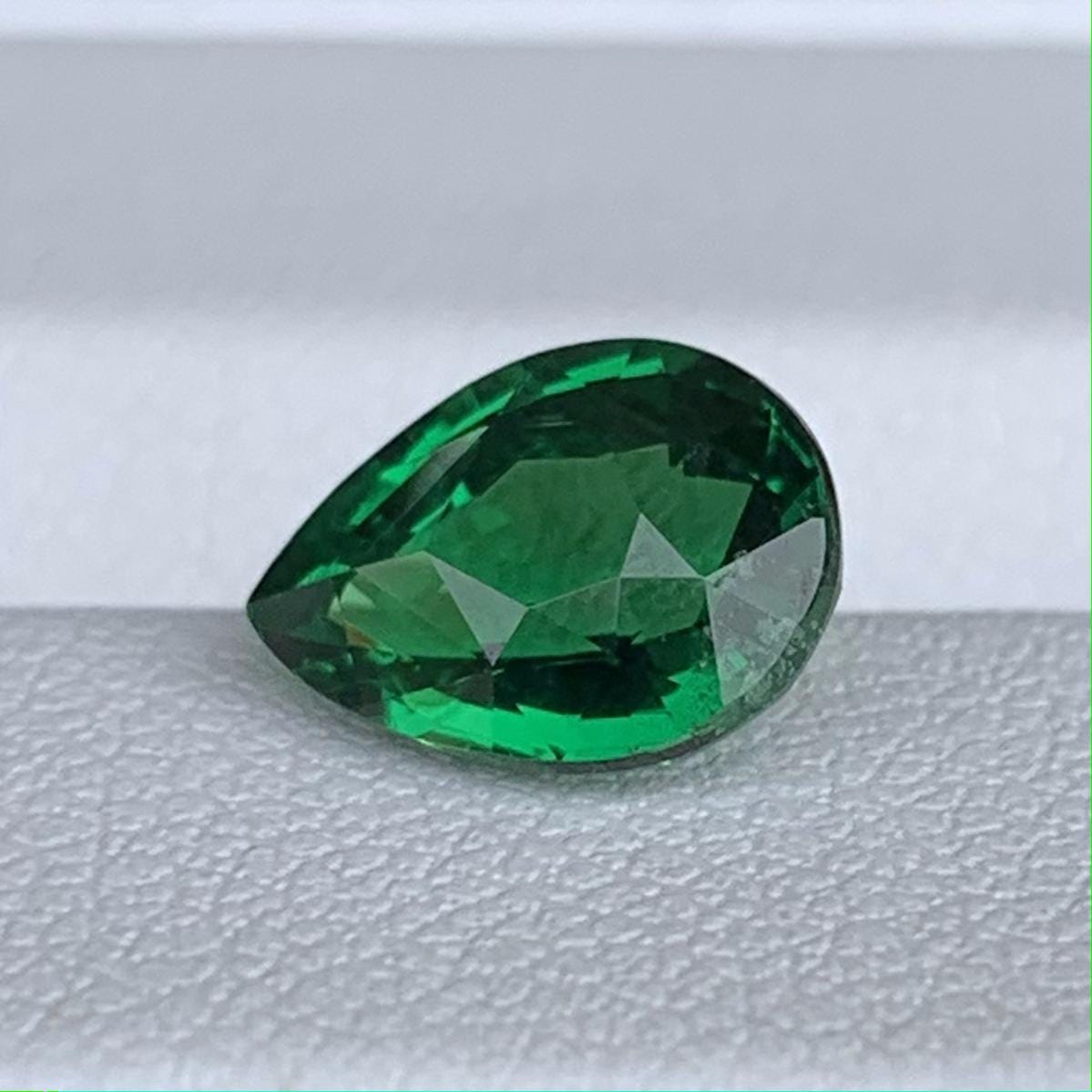 Natural Pear Cut Vivid Green Tsavorite Garnet 2.02ct - (UH)