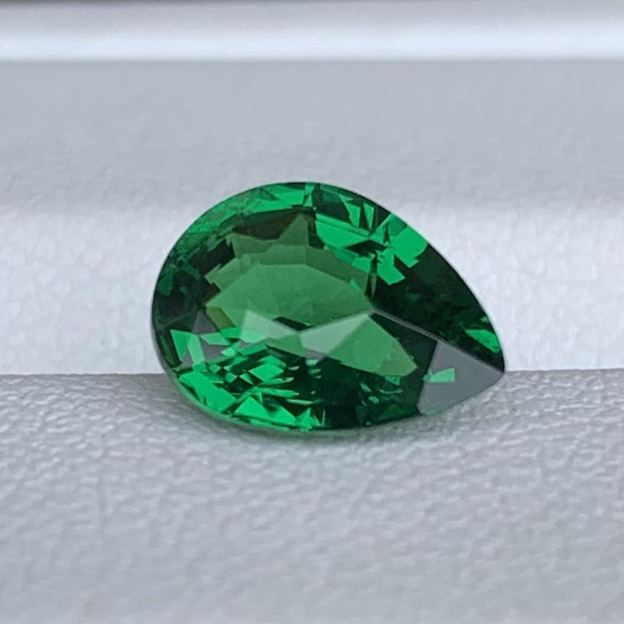 Natural Pear Cut Vivid Green Tsavorite Garnet 2.02ct - (UH)