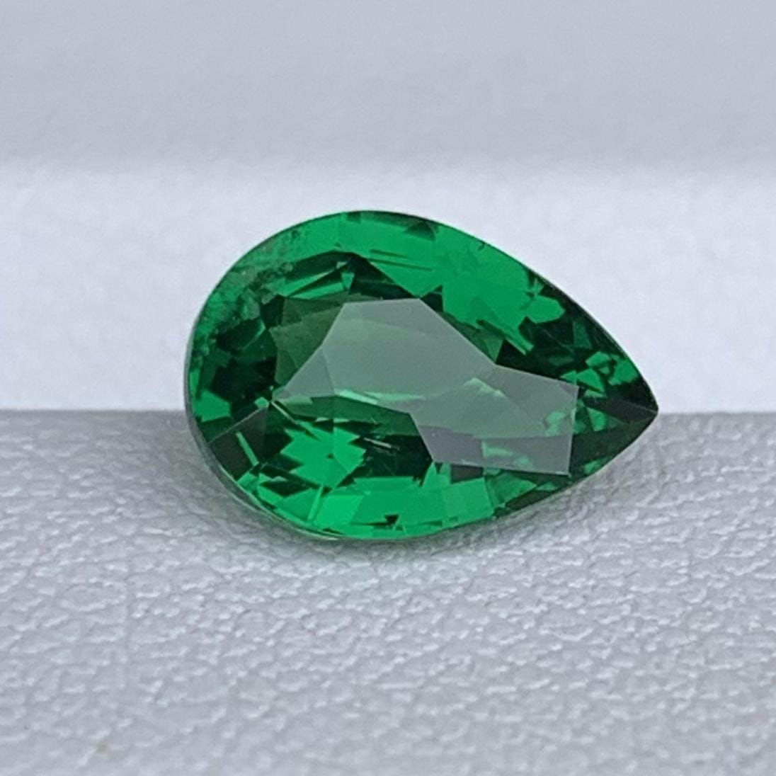 Natural Pear Cut Vivid Green Tsavorite Garnet 2.02ct - (UH)