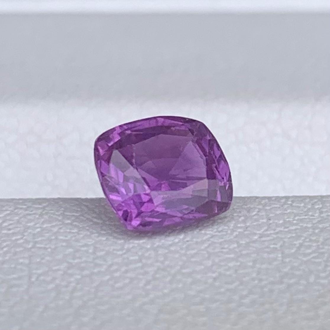 Natural Cushion Cut Violet Sapphire 1.04ct - (UH)