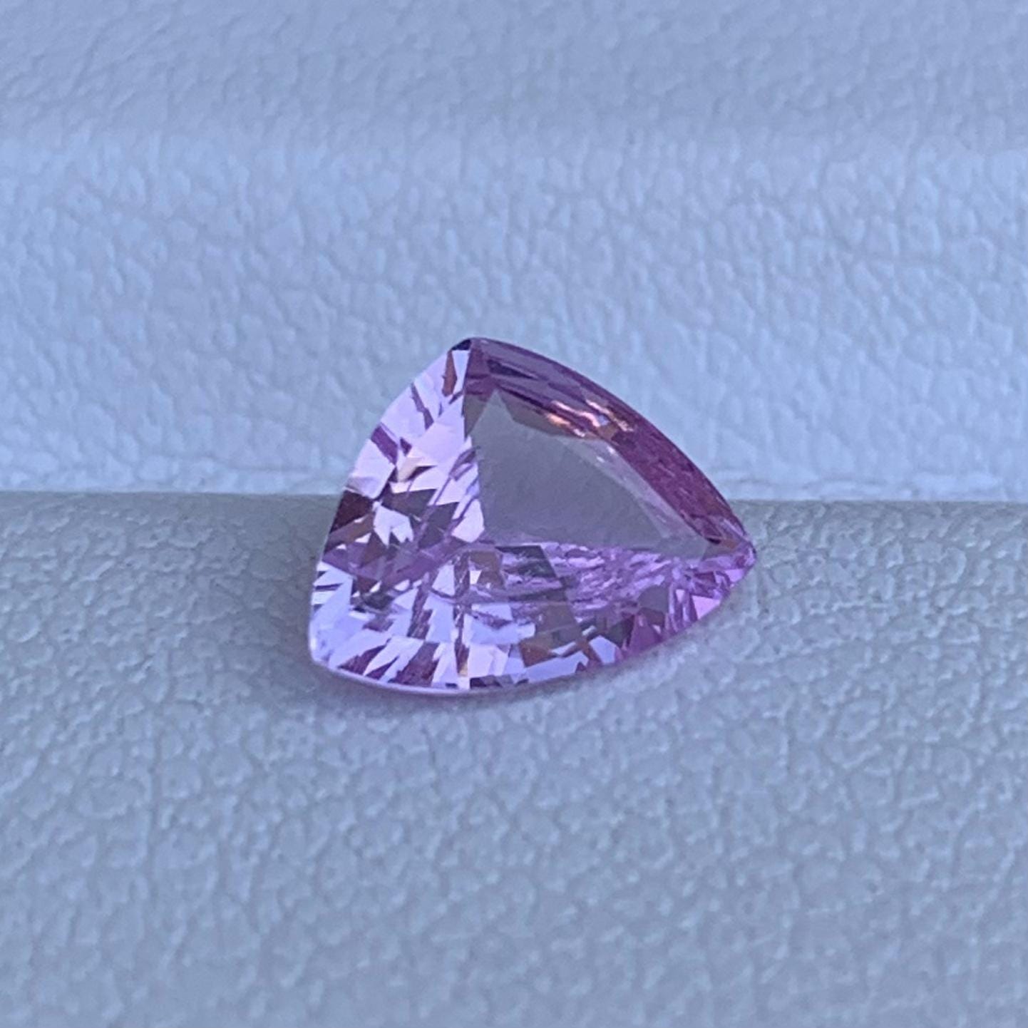 Natural Triangular Cut Pink Sapphire 1.00ct - (UH)