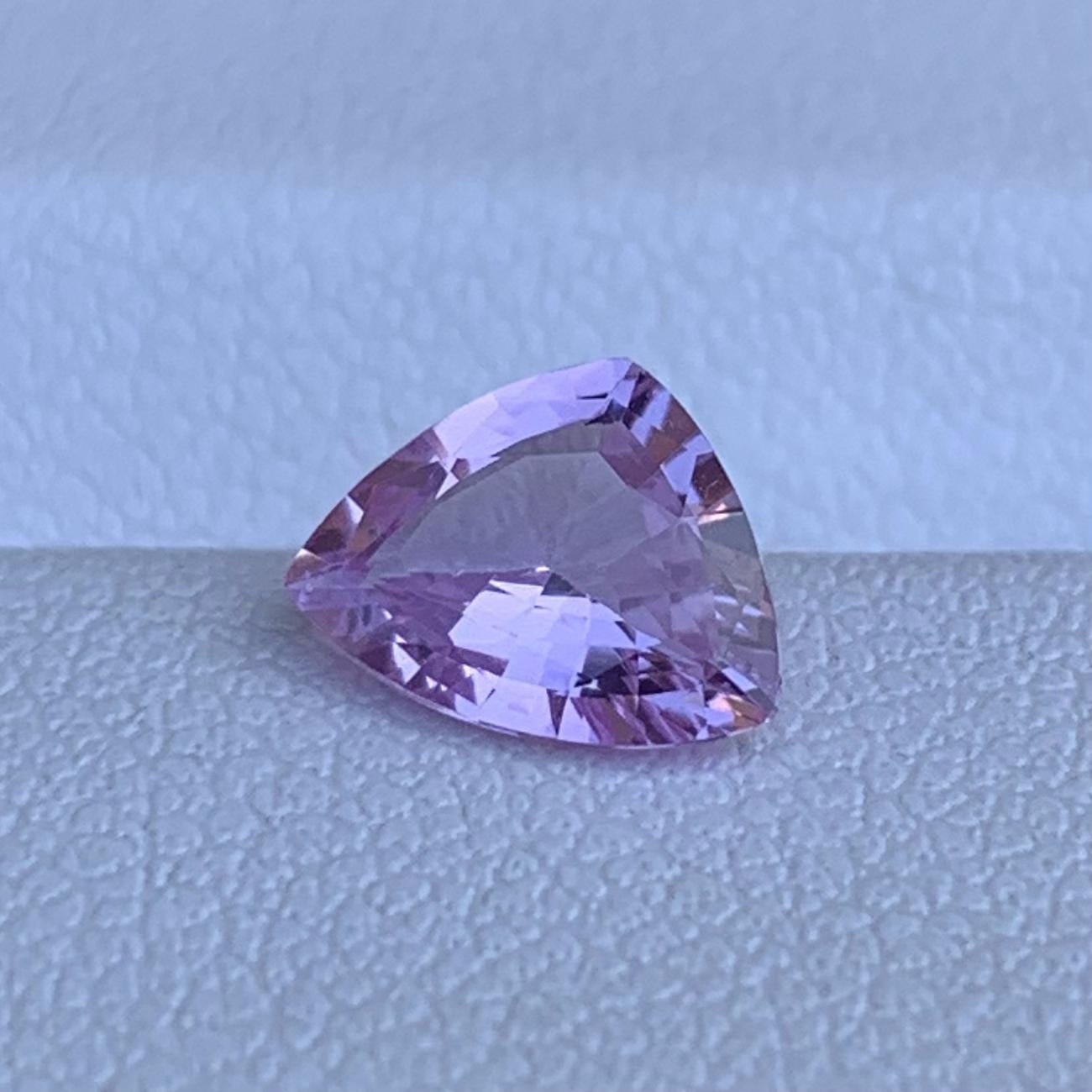 Natural Triangular Cut Pink Sapphire 1.00ct - (UH)