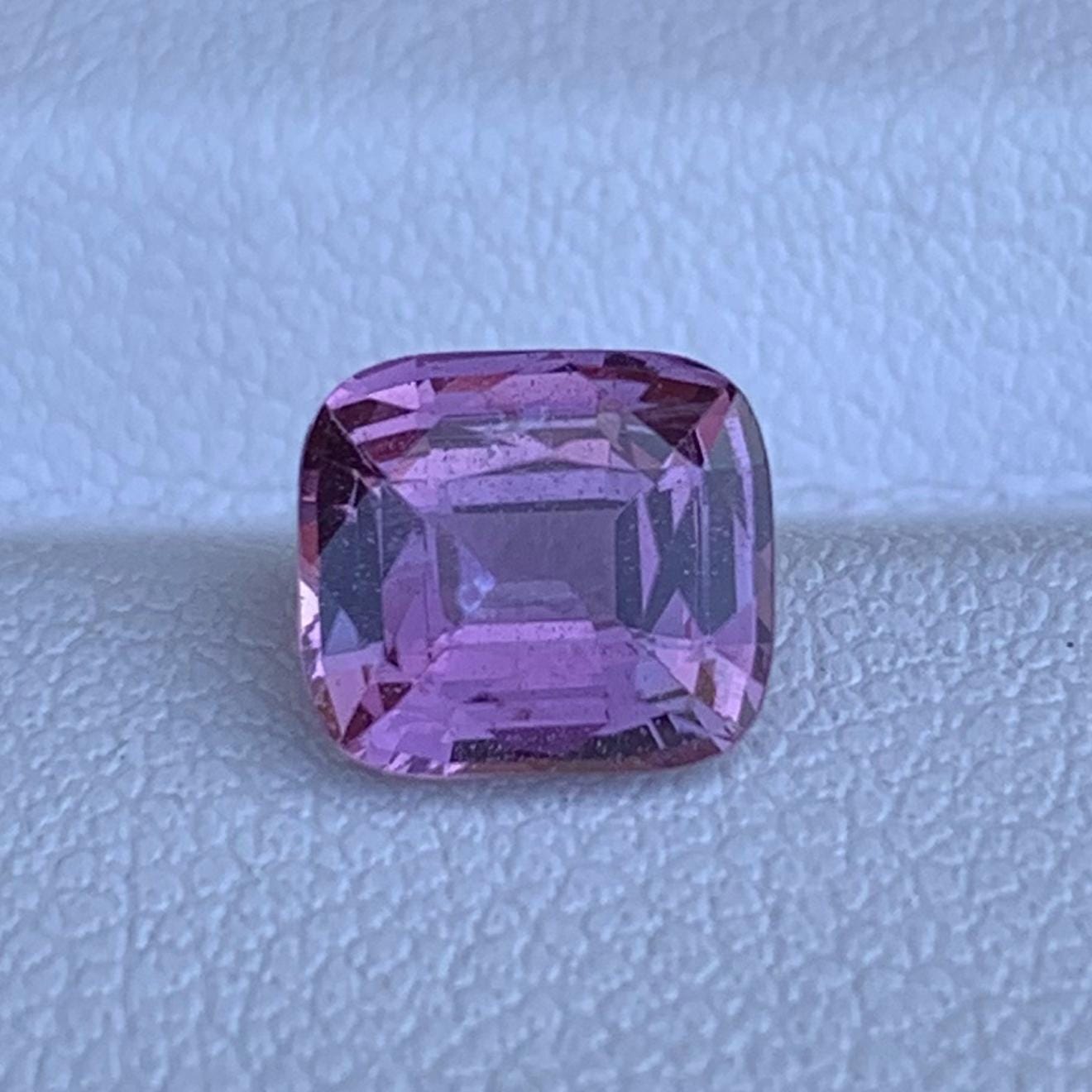 Natural Pink Sapphire 1.73ct - (UH) - Baza Boutique
