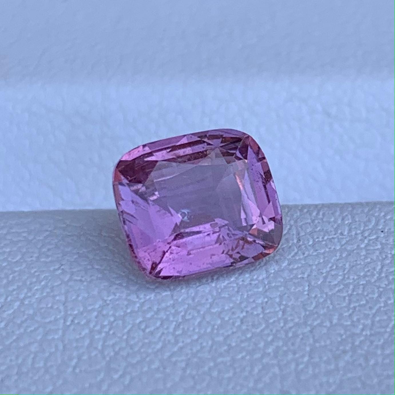 Natural Pink Sapphire 1.73ct - (UH) - Baza Boutique