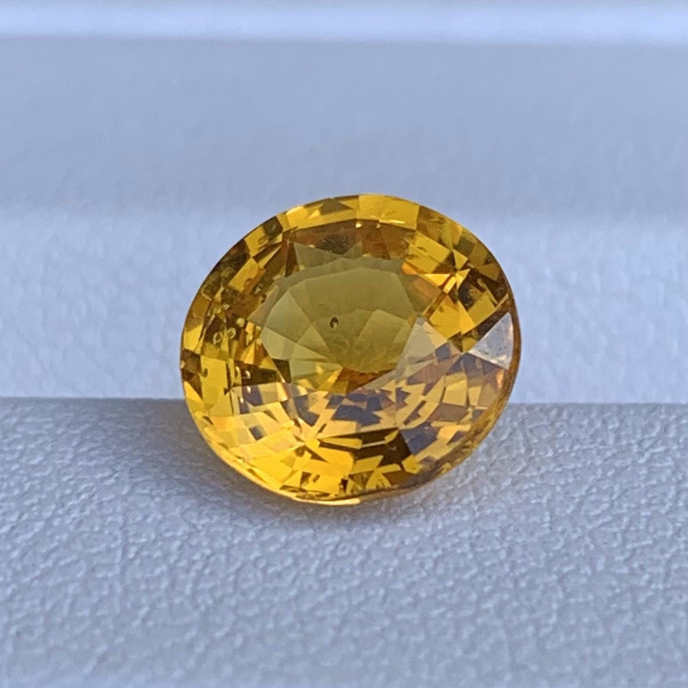 Natural Round Cut Golden Yellow Sapphire 3.03ct - (H)