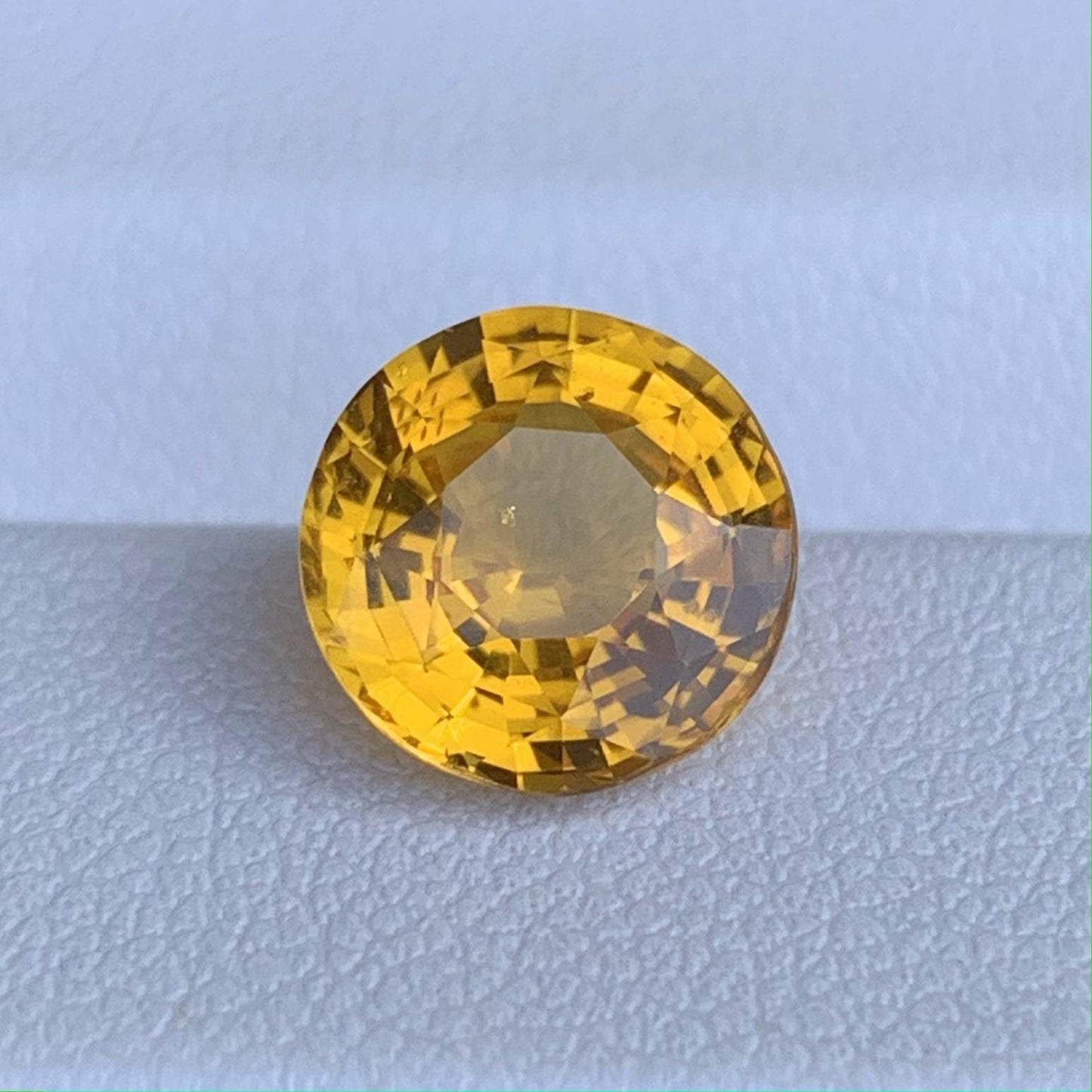 Natural Round Cut Golden Yellow Sapphire 3.03ct - (H)