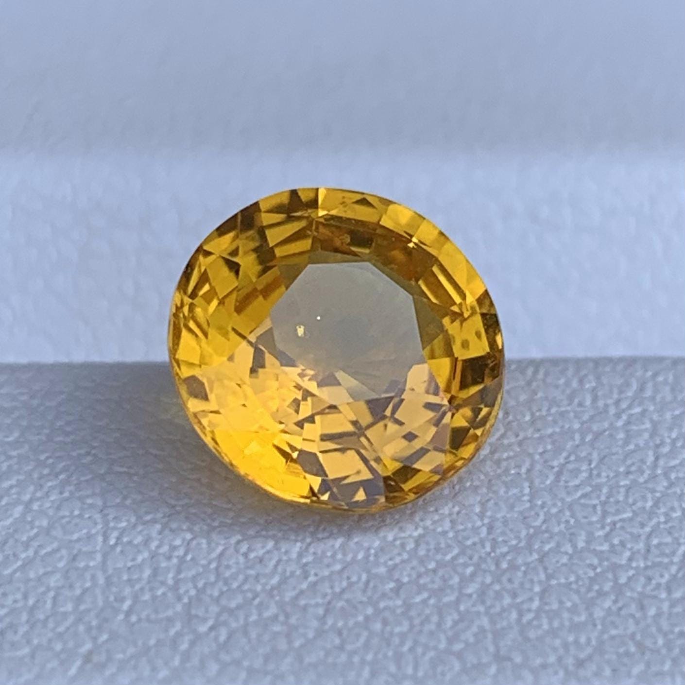 Natural Round Cut Golden Yellow Sapphire 3.03ct - (H)