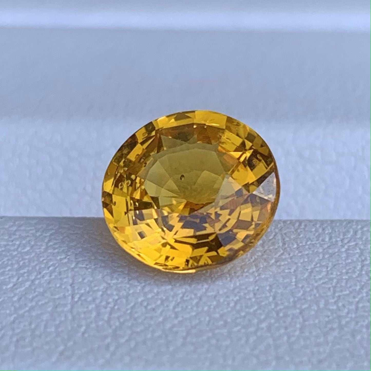Natural Round Cut Golden Yellow Sapphire 3.03ct - (H)