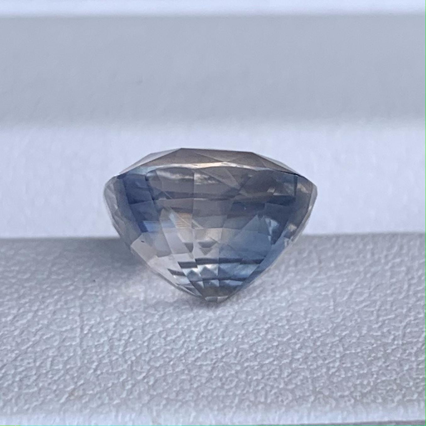 Rare White Blue Bi Color Sapphire 4.41ct - (UN) - Baza Boutique