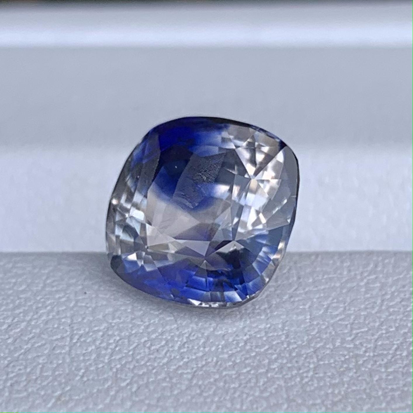 Rare White Blue Bi Color Sapphire 4.41ct - (UN) - Baza Boutique