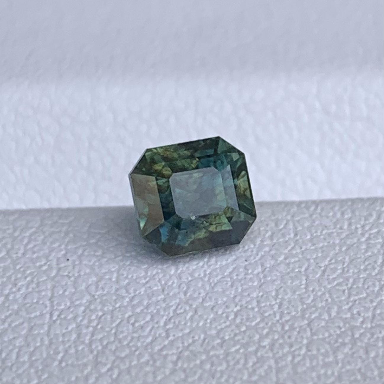 Natural Dark Green Sapphire 1.05ct - (UH) - Baza Boutique