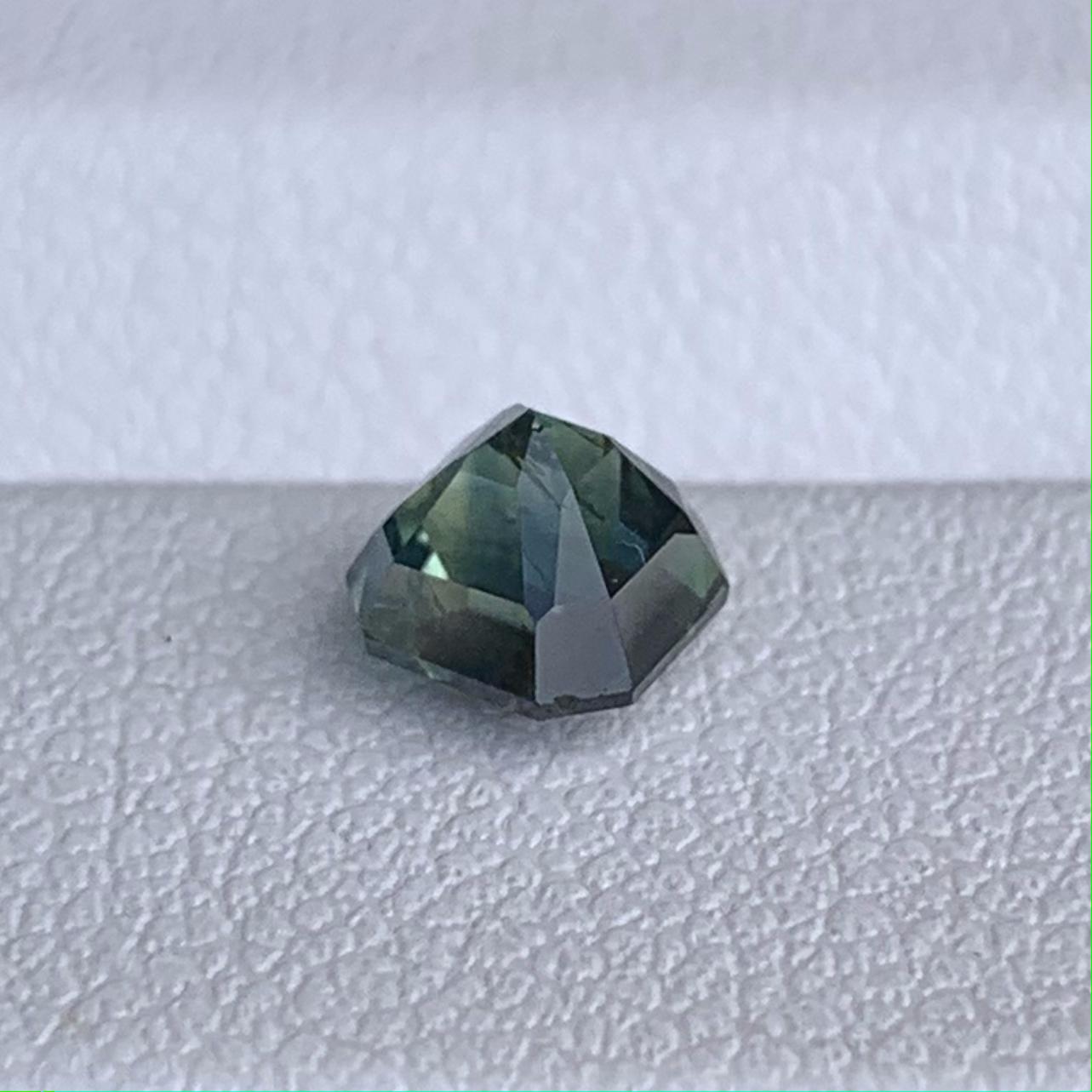 Natural Dark Green Sapphire 1.05ct - (UH) - Baza Boutique