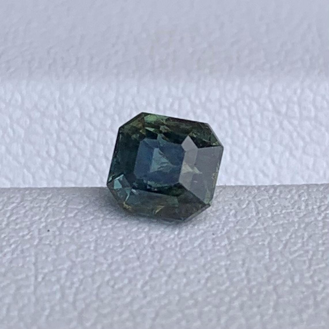Natural Dark Green Sapphire 1.05ct - (UH) - Baza Boutique