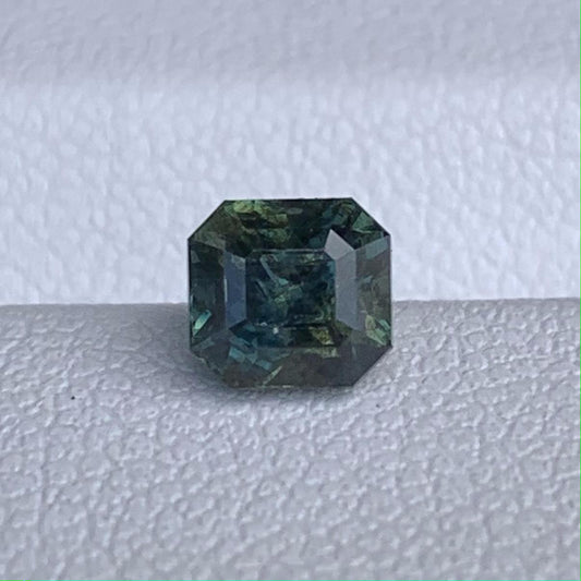 Natural Dark Green Sapphire 1.05ct - (UH) - Baza Boutique