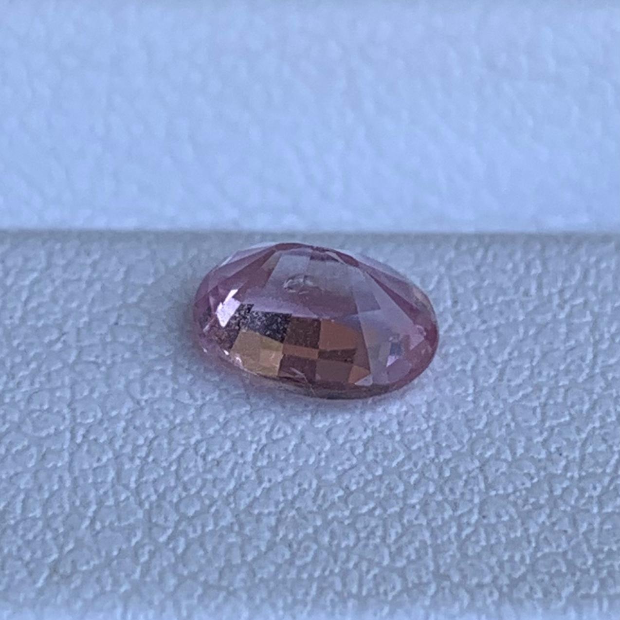 Natural Oval Cut Pinkish Padparadscha Sapphire 1.02ct - (UH)