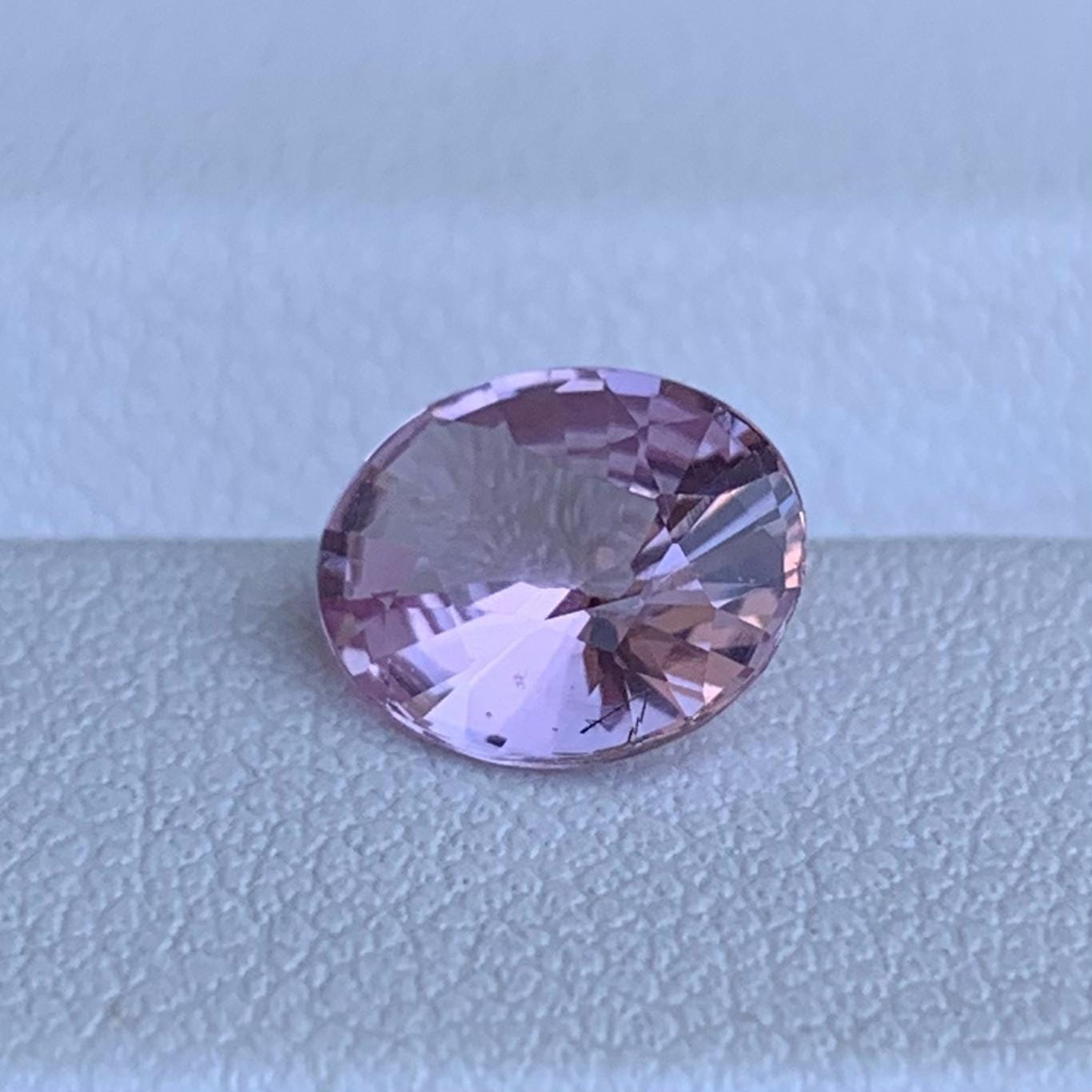 Natural Ceylon Padparadscha Sapphire 1.61ct - (UH) - Baza Boutique