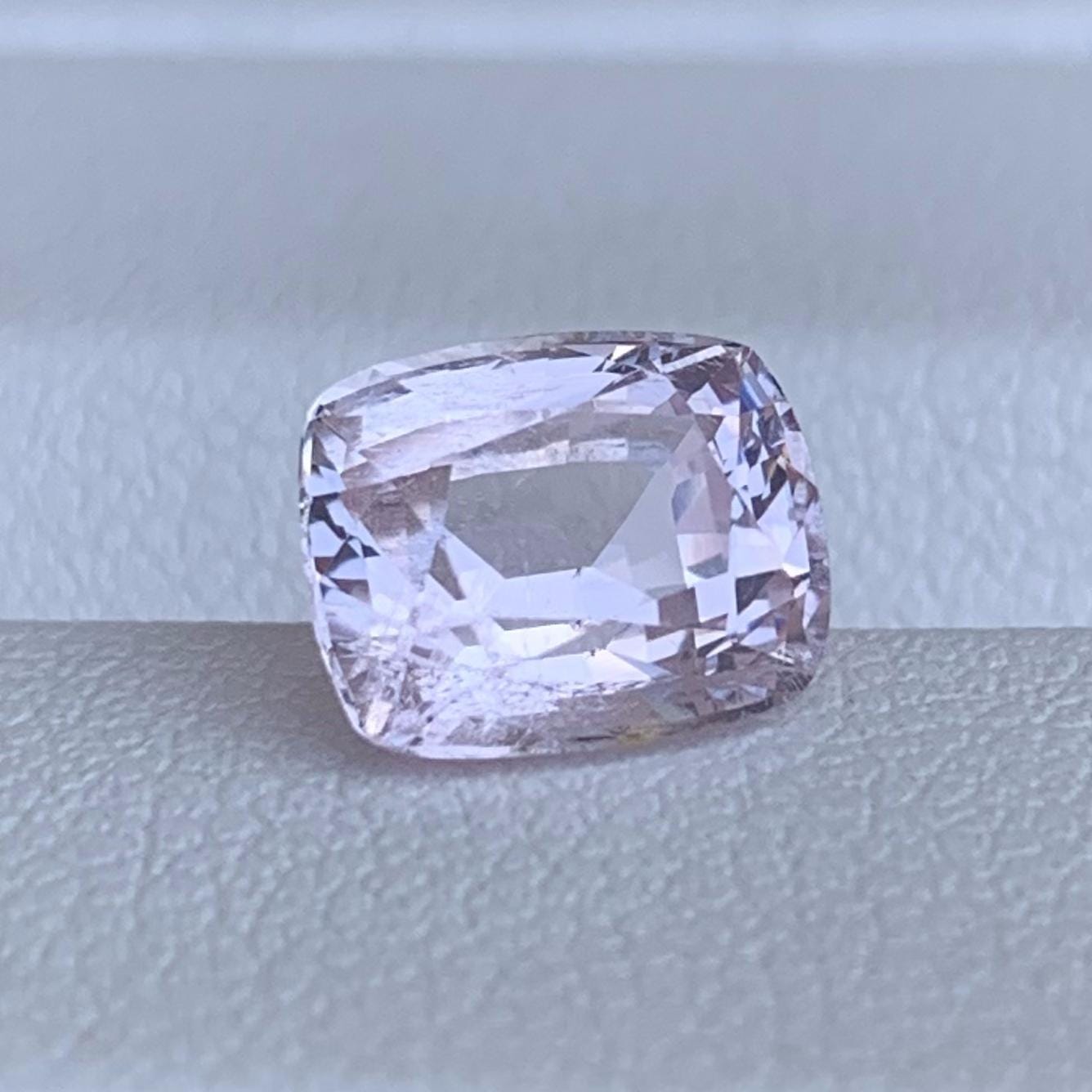 Lavender Peach Sapphire 2.53ct - (H)