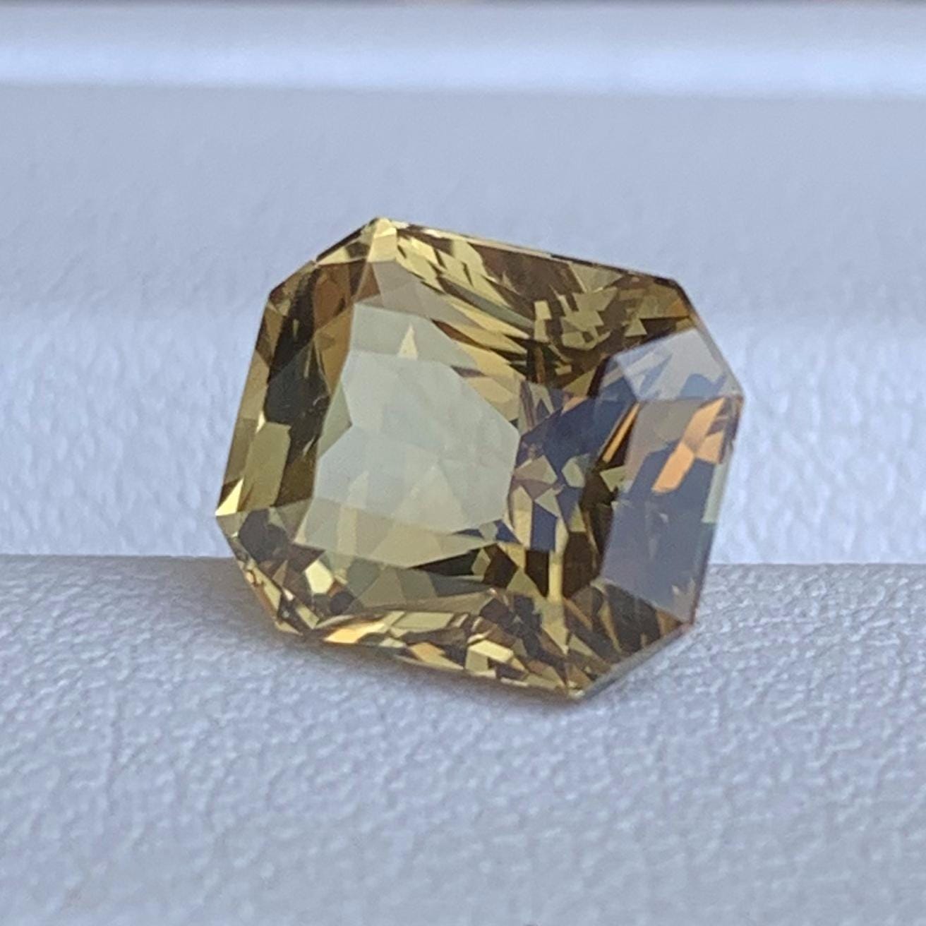 Natural Ceylon Chrysoberyl 4.01ct - (UH) - Baza Boutique