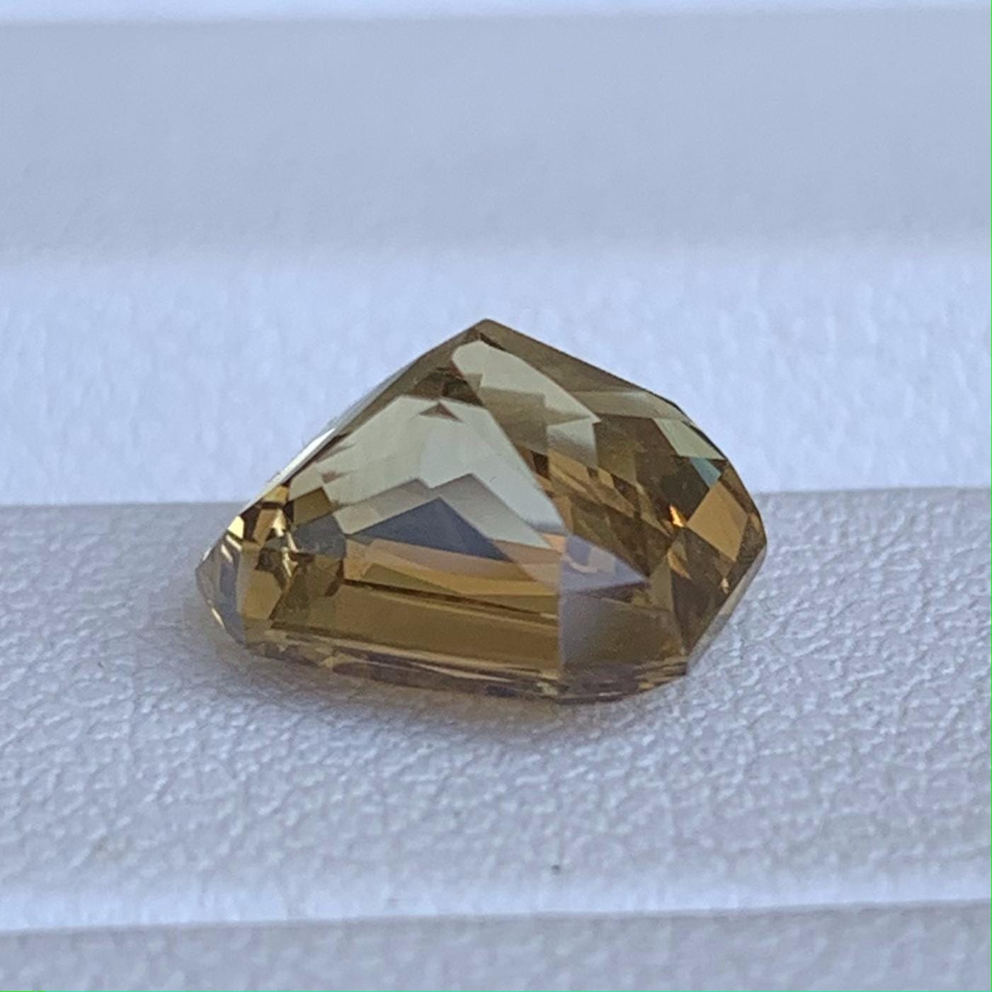 Natural Ceylon Chrysoberyl 4.01ct - (UH) - Baza Boutique