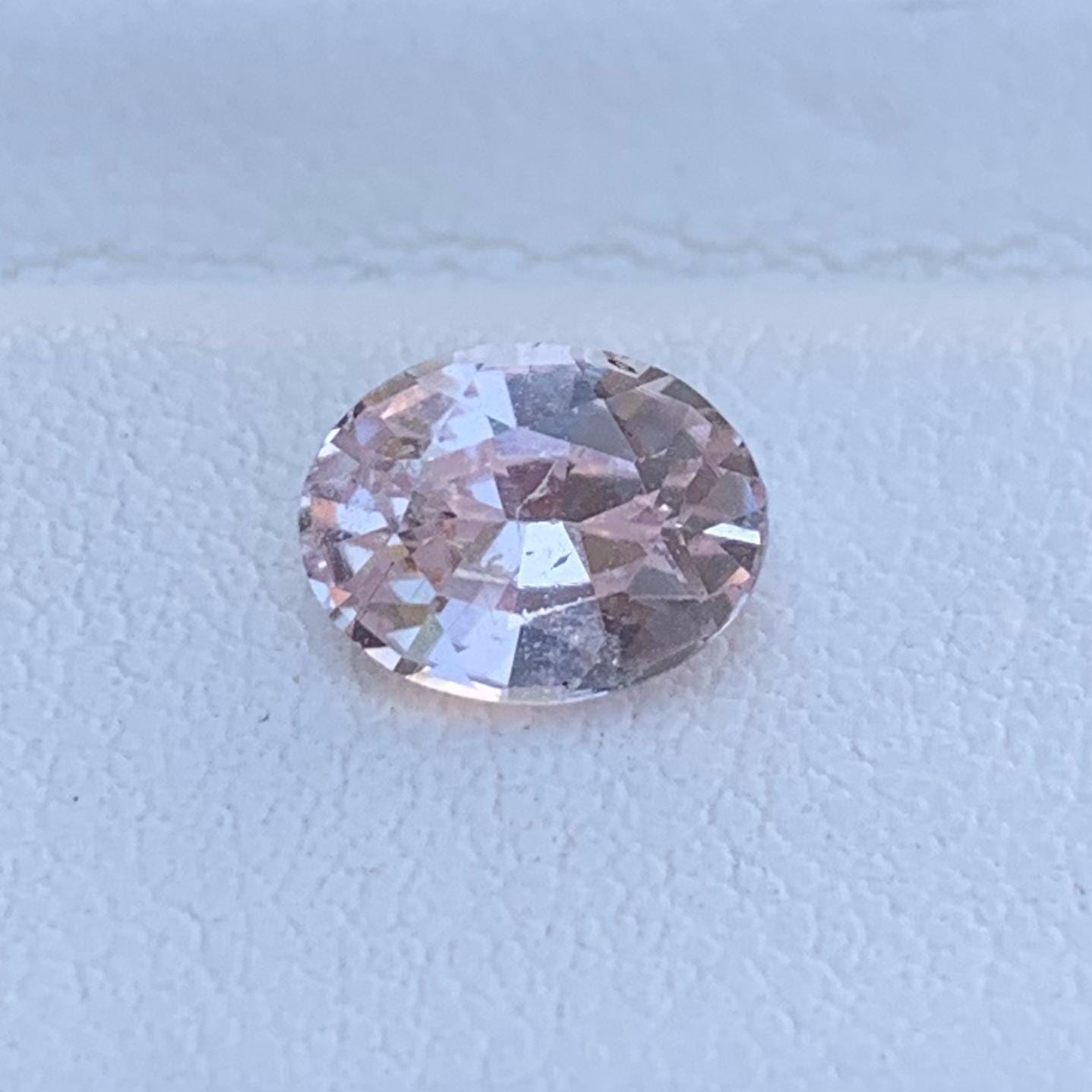 Natural Peach Sapphire 1.62ct - (H) - Baza Boutique