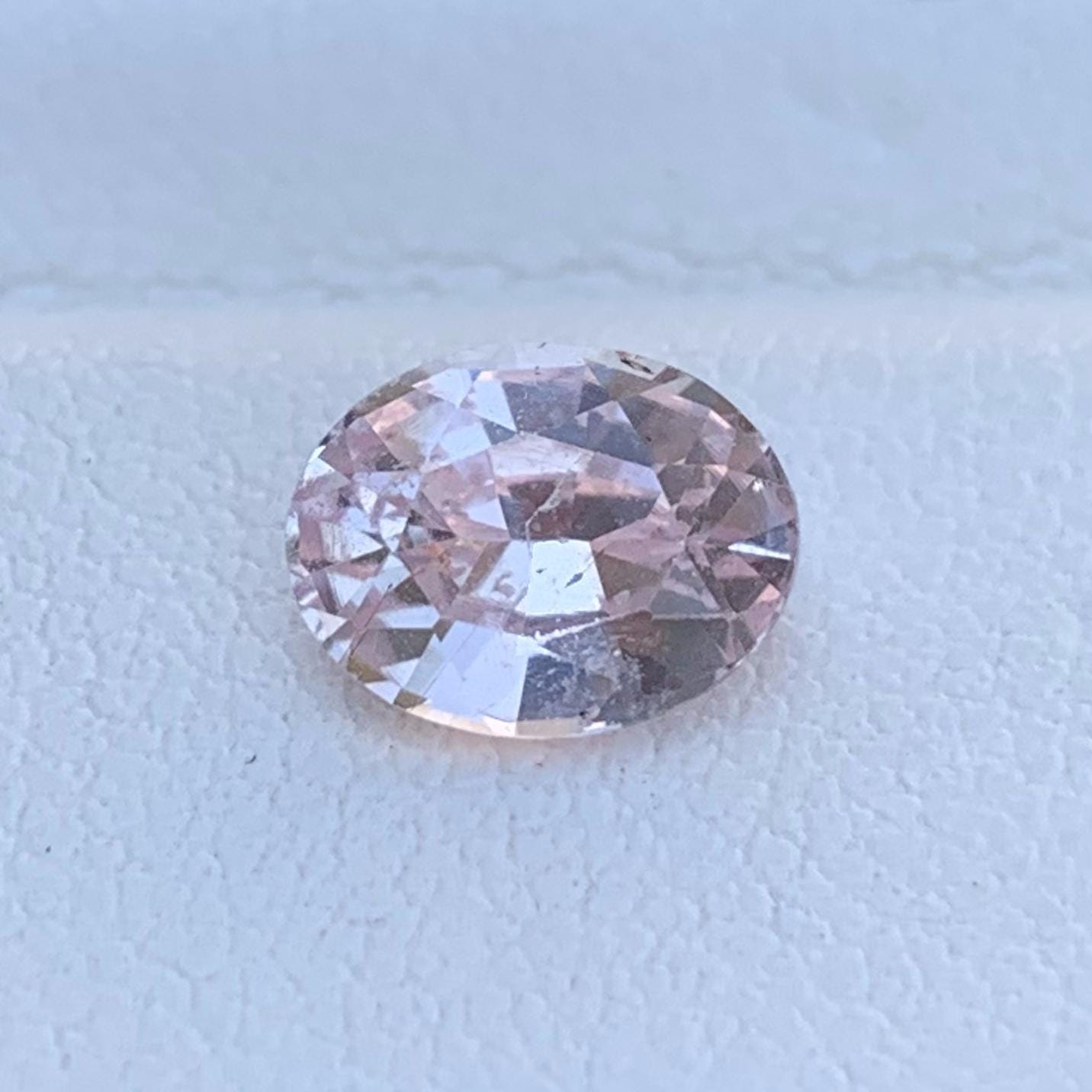 Natural Peach Sapphire 1.62ct - (H) - Baza Boutique