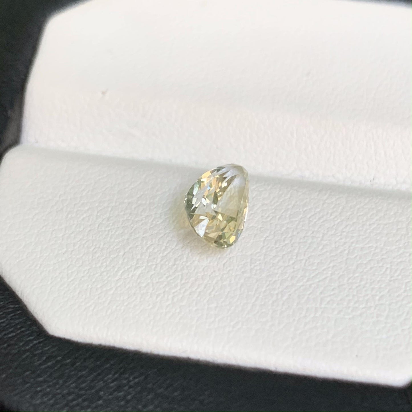Natural Yellow Sapphire 1.57ct - (H) - Baza Boutique
