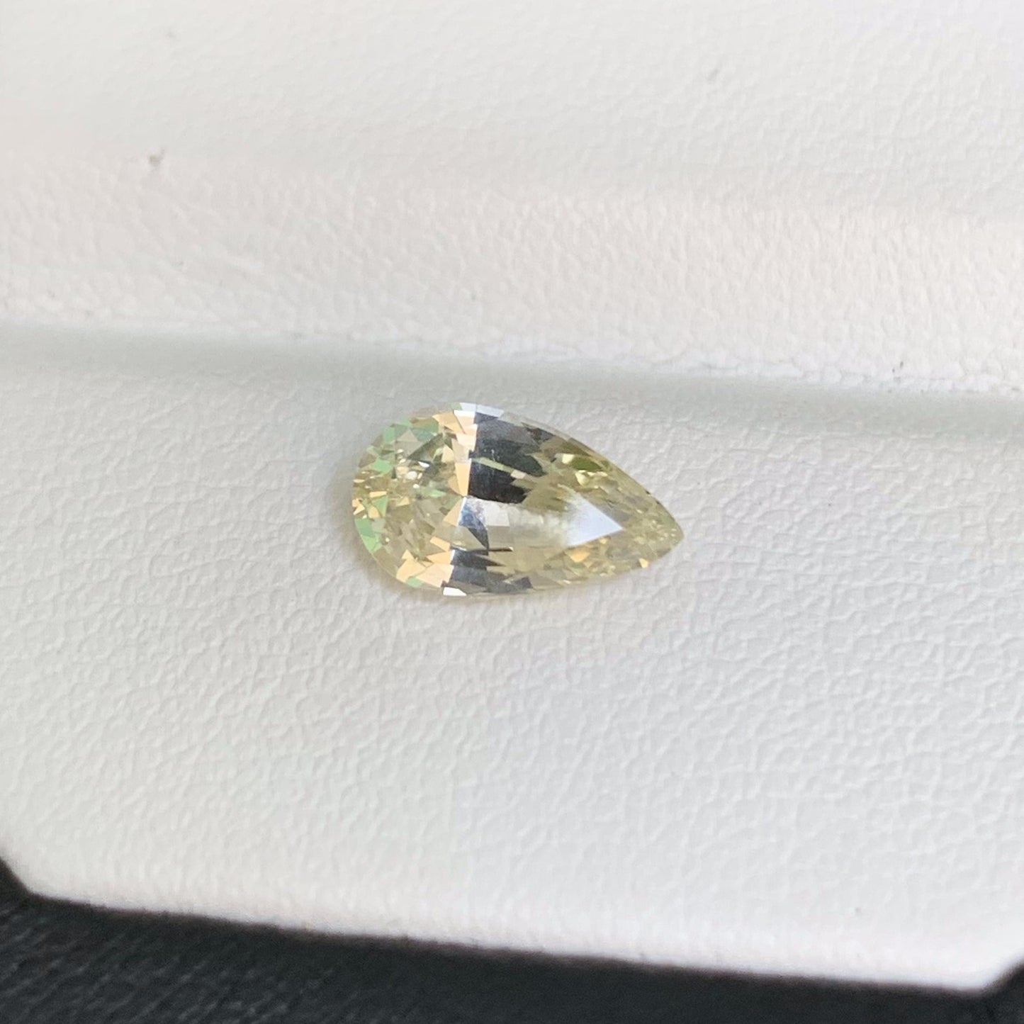 Natural Yellow Sapphire 1.57ct - (H) - Baza Boutique