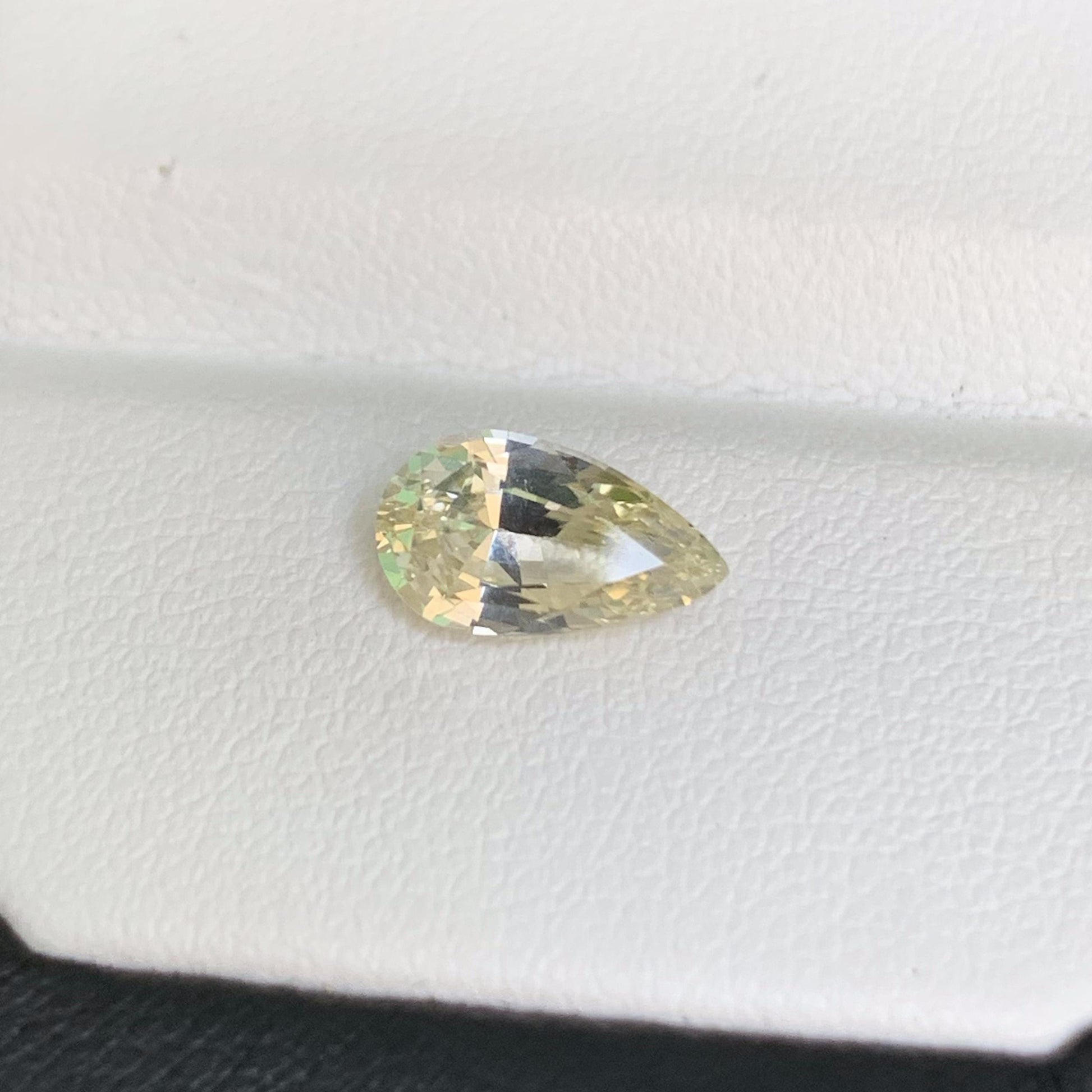 Natural Yellow Sapphire 1.57ct - (H) - Baza Boutique