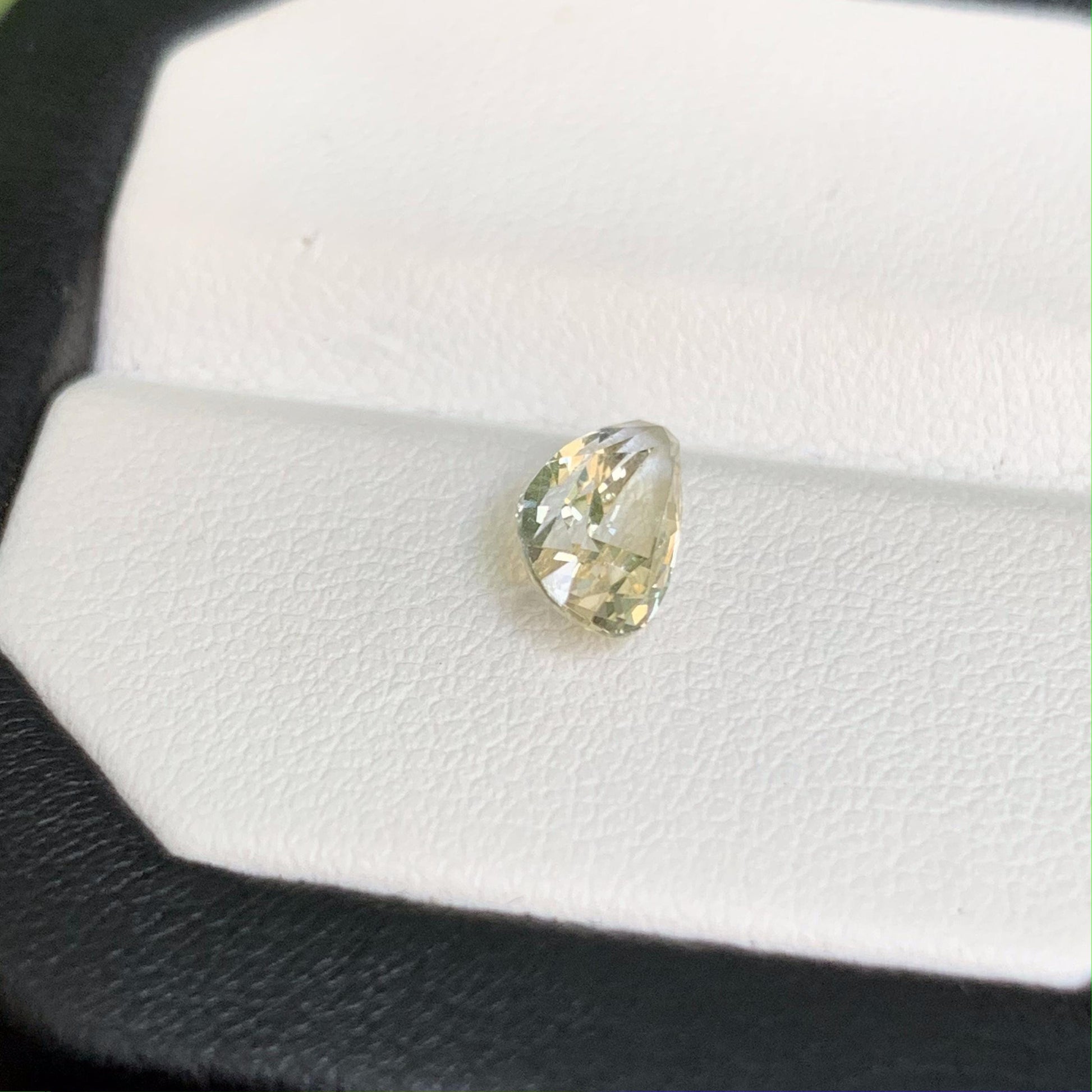 Natural Yellow Sapphire 1.57ct - (H) - Baza Boutique