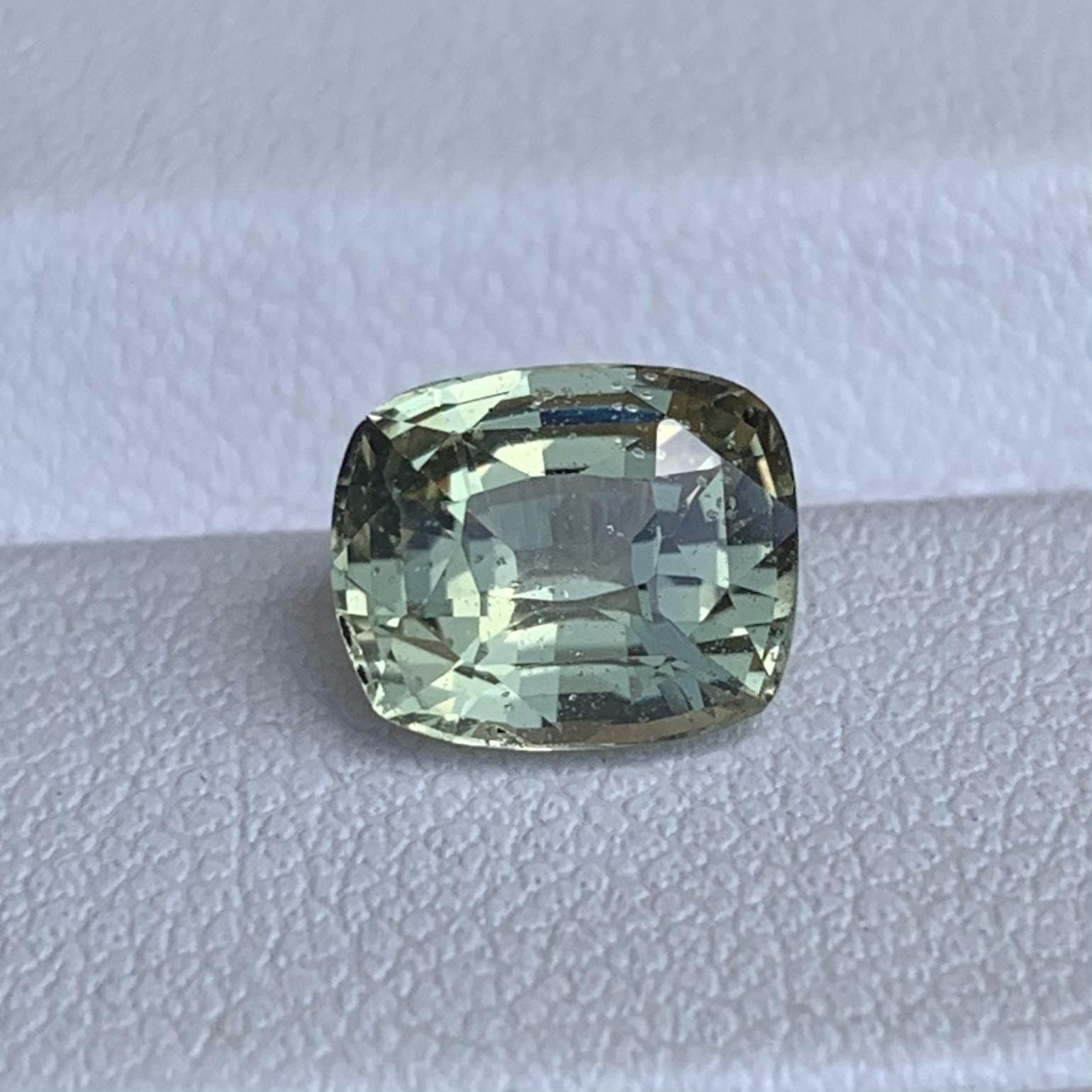 Natural Mint Green Sapphire 2.53ct - (UH) - Baza Boutique