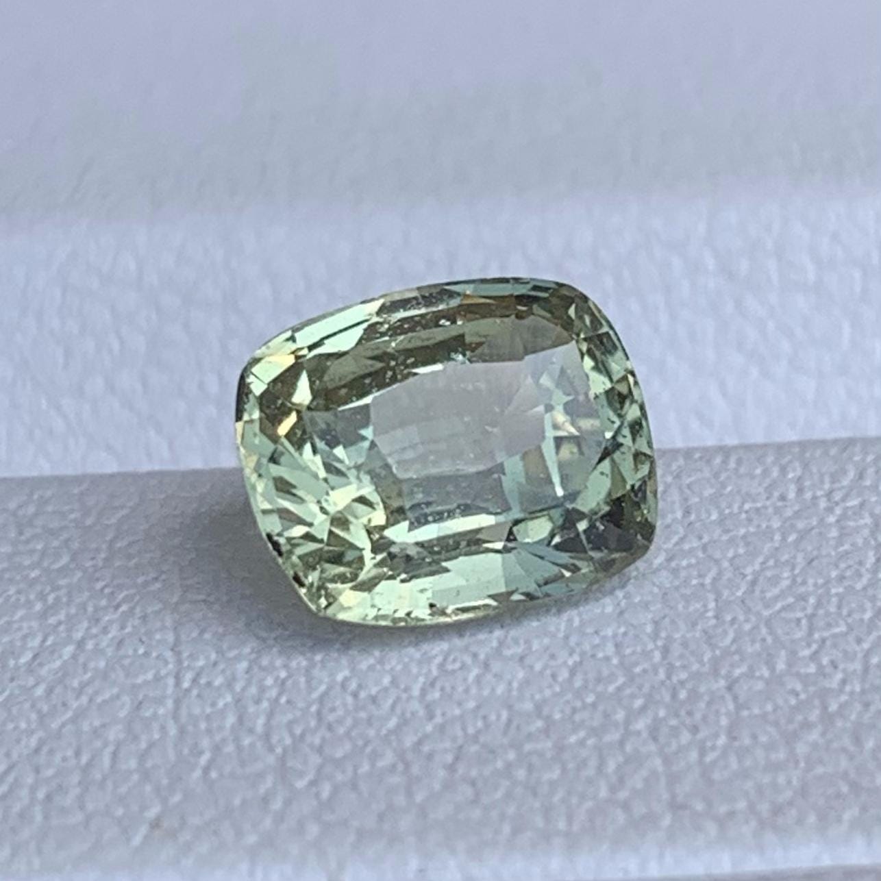 Natural Mint Green Sapphire 2.53ct - (UH) - Baza Boutique