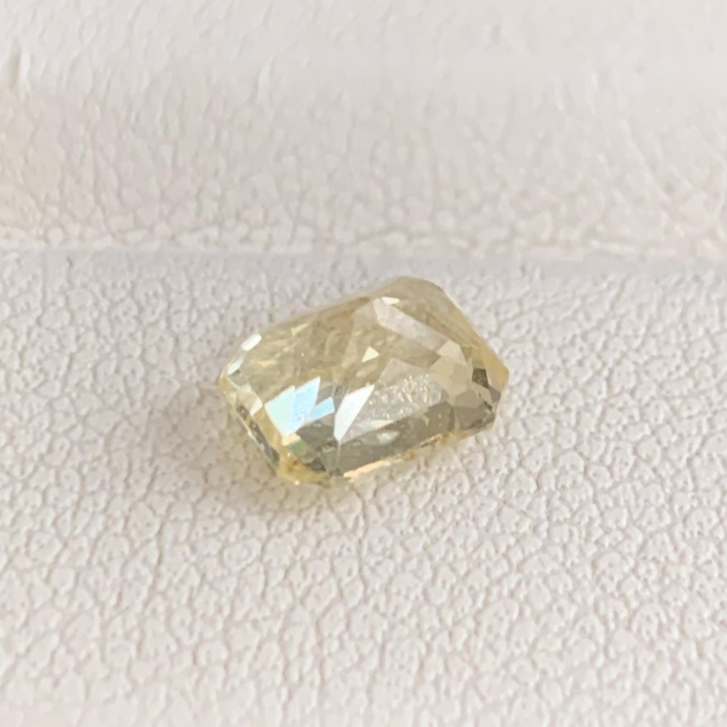 Natural Yellow Sapphire 1.55ct - (H) - Baza Boutique