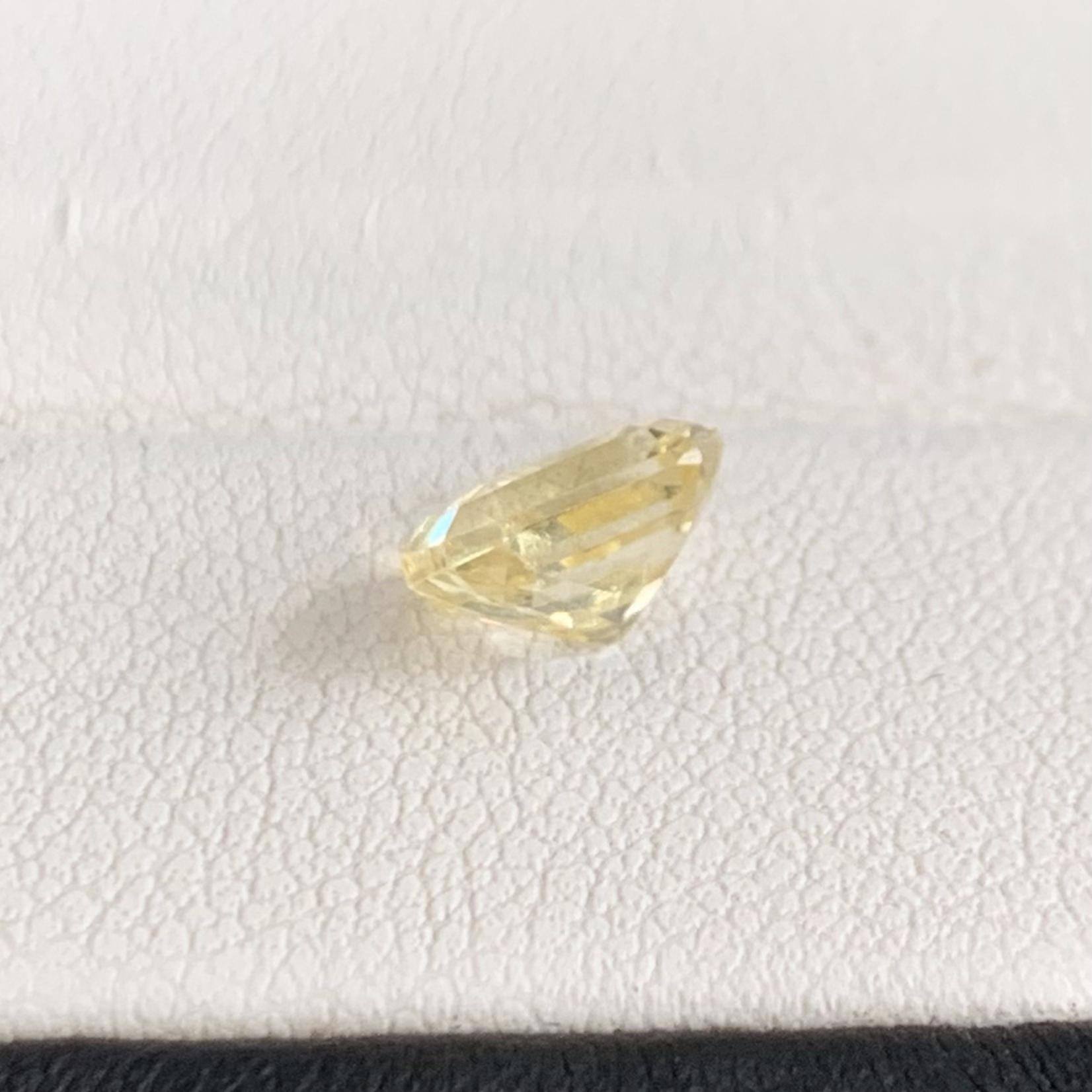 Natural Yellow Sapphire 1.55ct - (H) - Baza Boutique