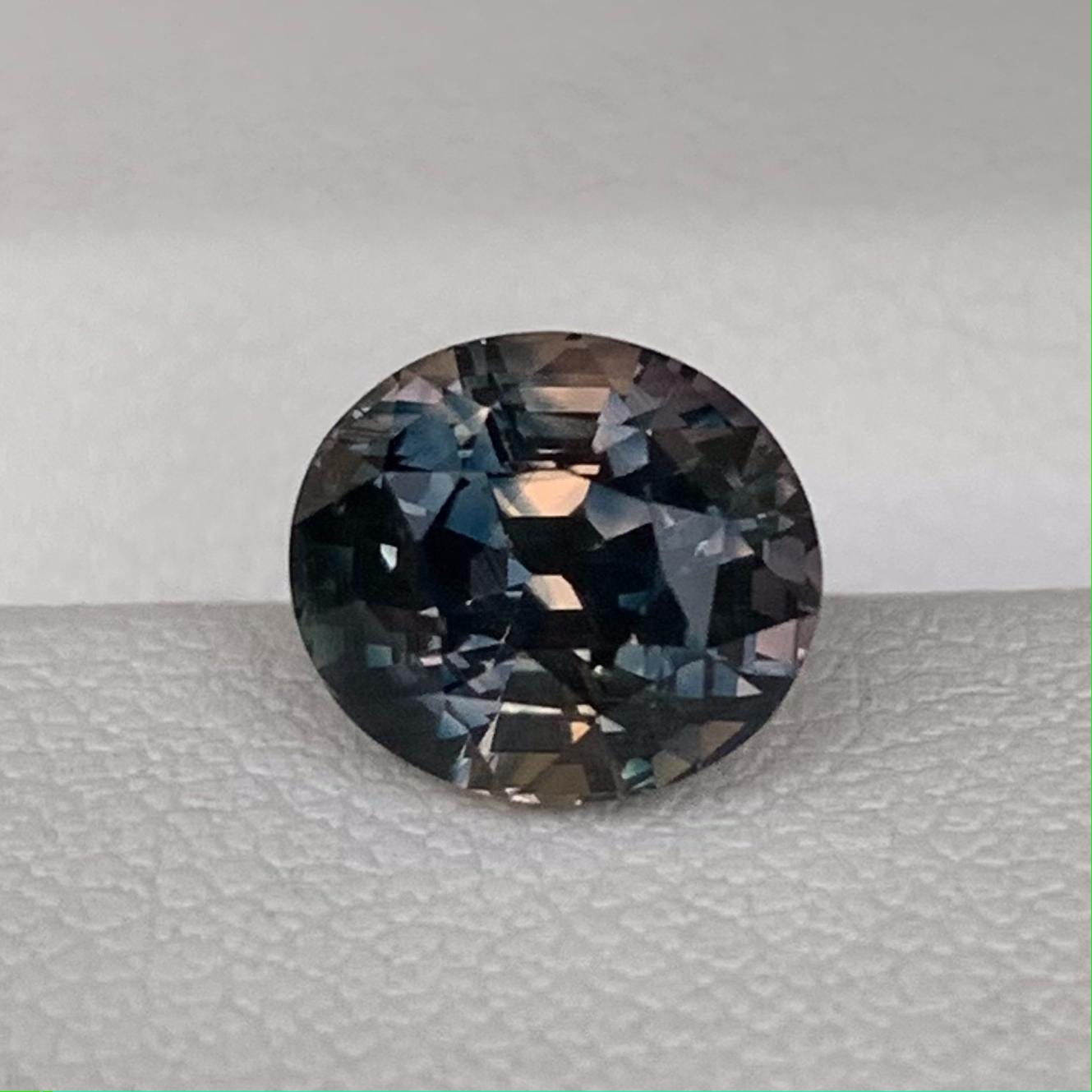 Rare Multi-color Sapphire 2.55ct - (UH) - Baza Boutique