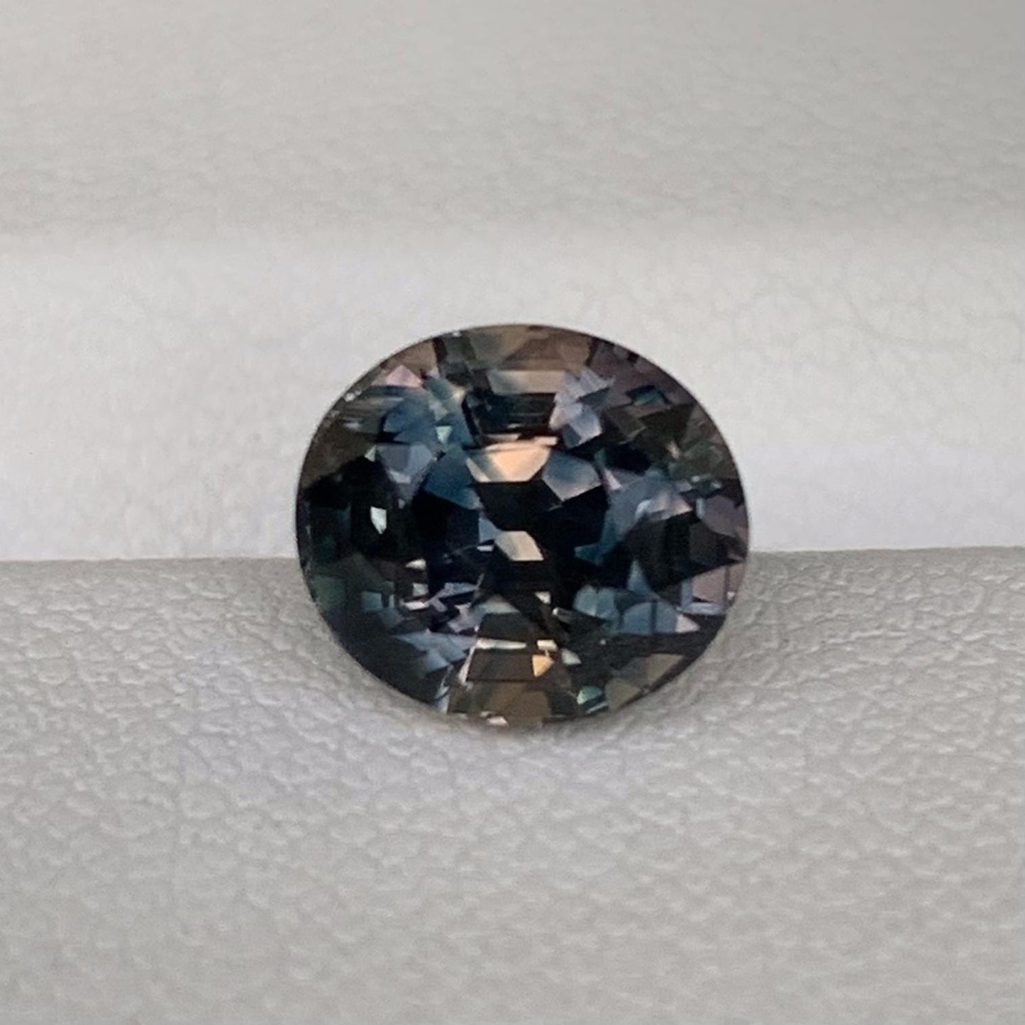 Rare Multi-color Sapphire 2.55ct - (UH) - Baza Boutique